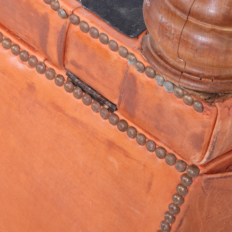 Victorian Mahogany and Button-Tufted Leather Daybed with Reclining Headrest