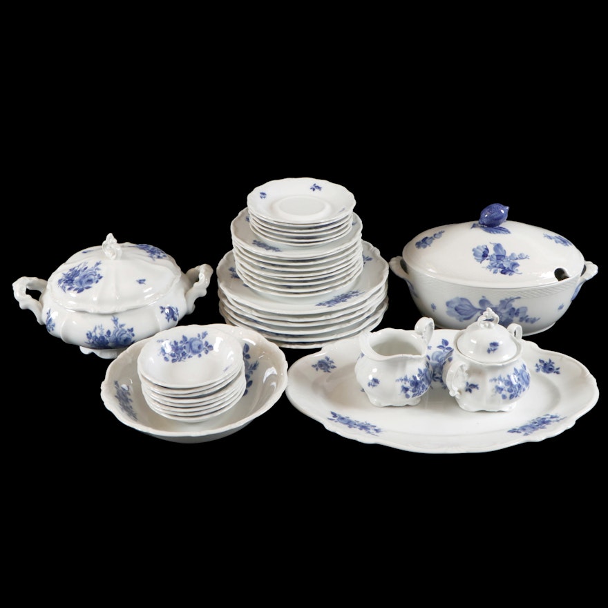 Hertel Jacob Blue Flower Porcelain Dinnerware and Serveware, Mid-20th Century