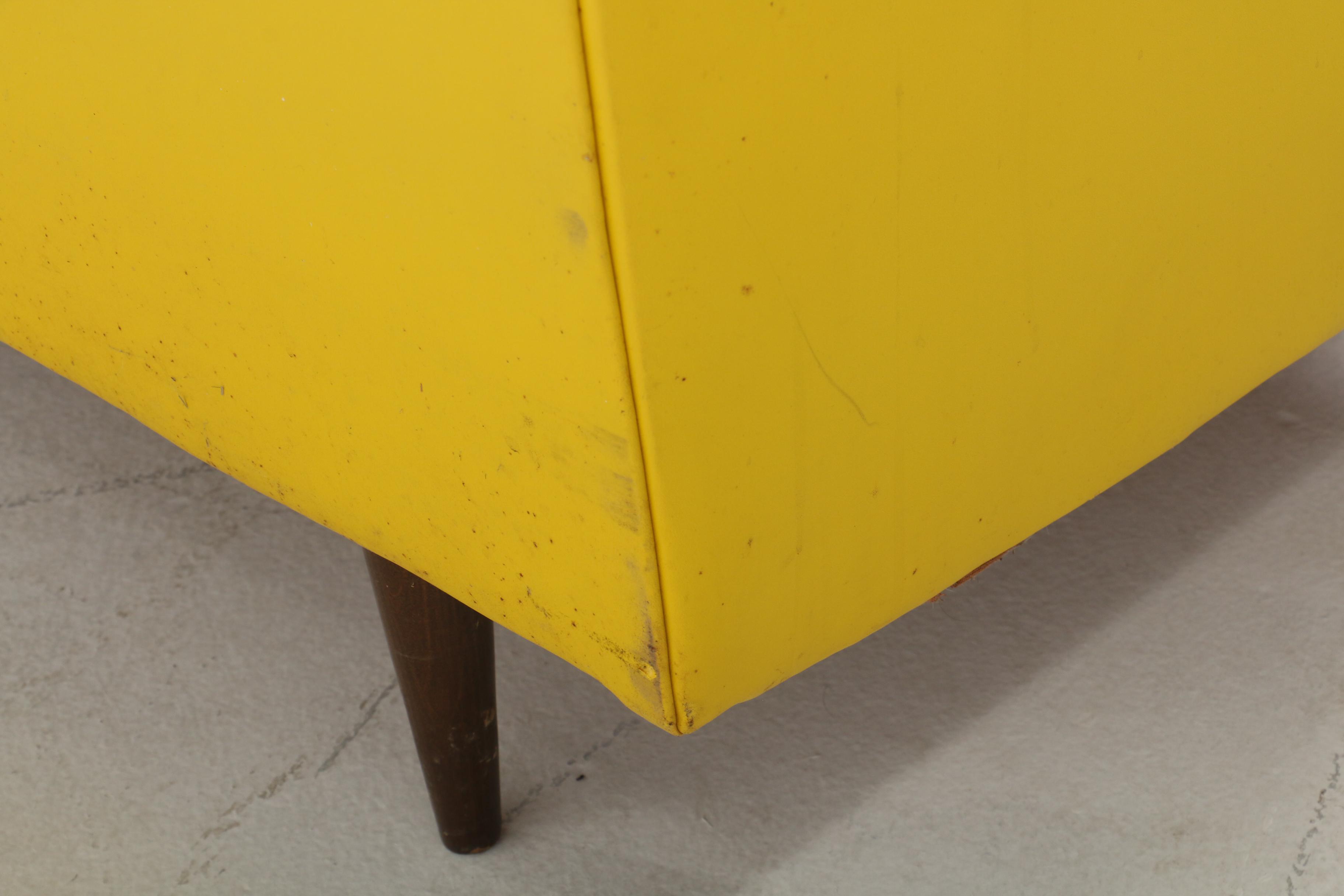 Kroehler Avant Designs Mid Century Modern Sofa