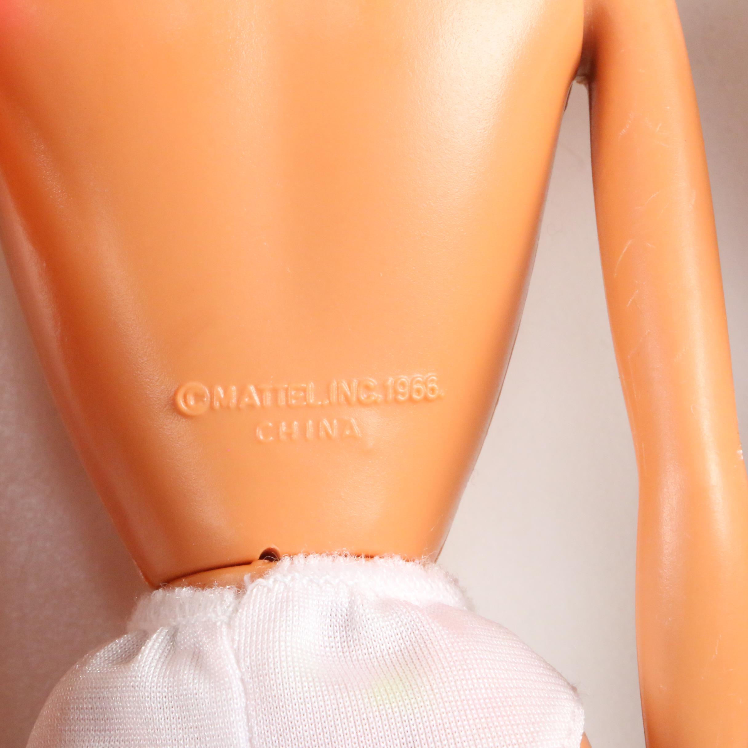 Barbies with 1989 Pink Vinyl Carry Case Wardrobe