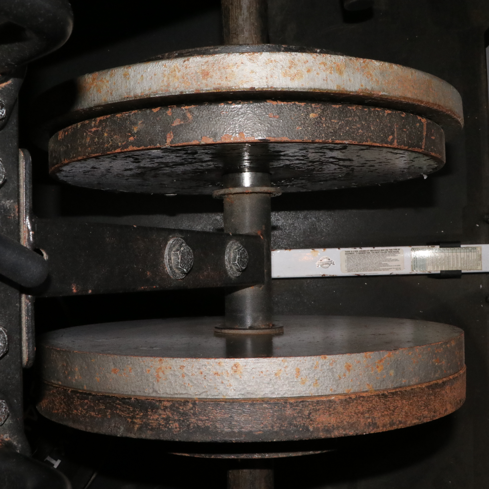 Body-Solid Leg Press Machine with Olympic Weight Plates