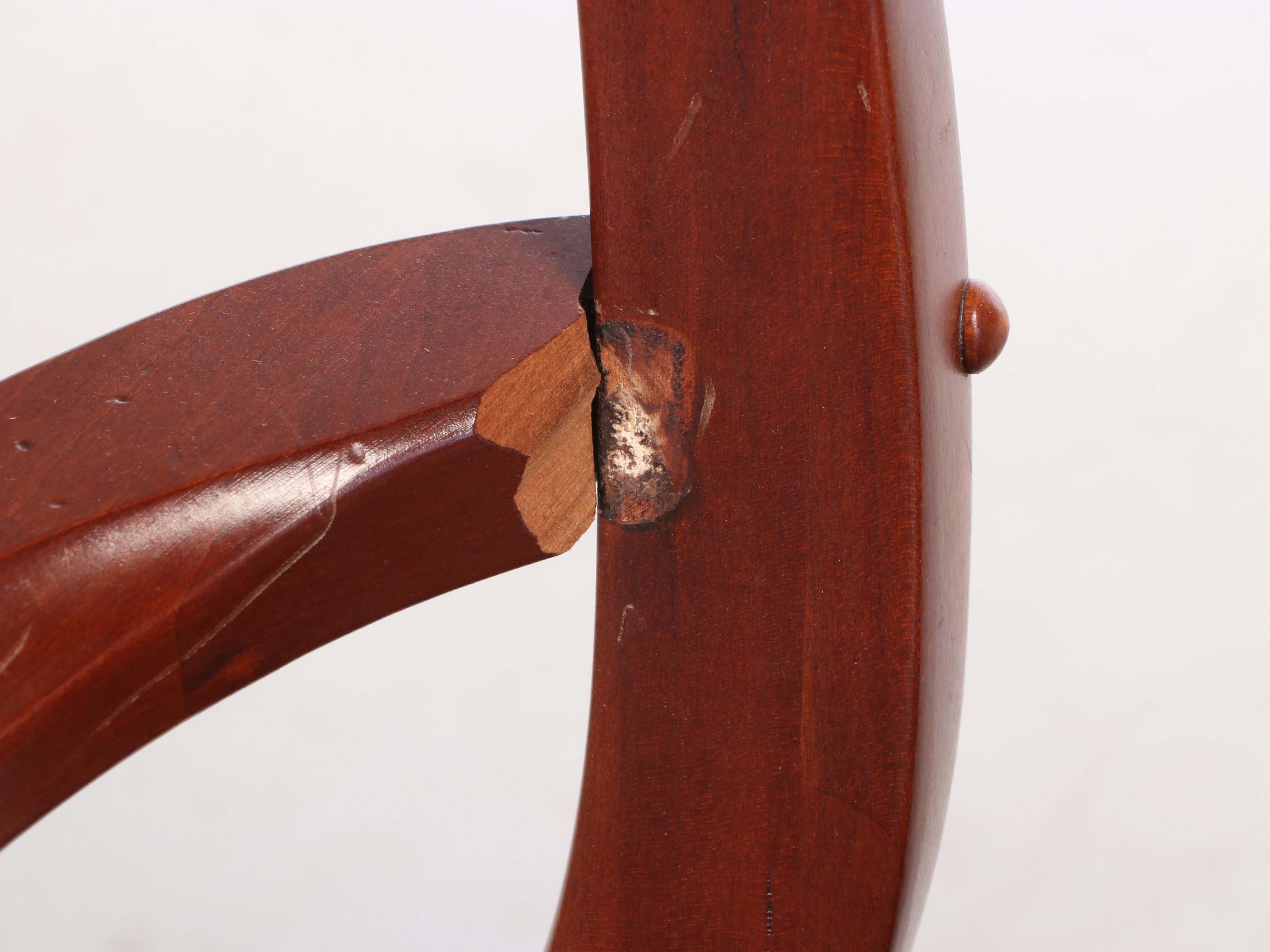 Seven-Piece Cresent Mfg. Co. Queen Anne Style Cherrywood Dining Set