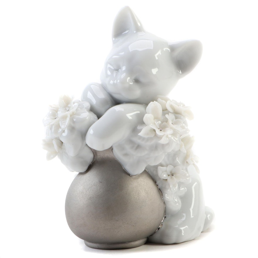 Lladró "Dreamy Kitten" Porcelain Figurine Designed by Juan Huerta