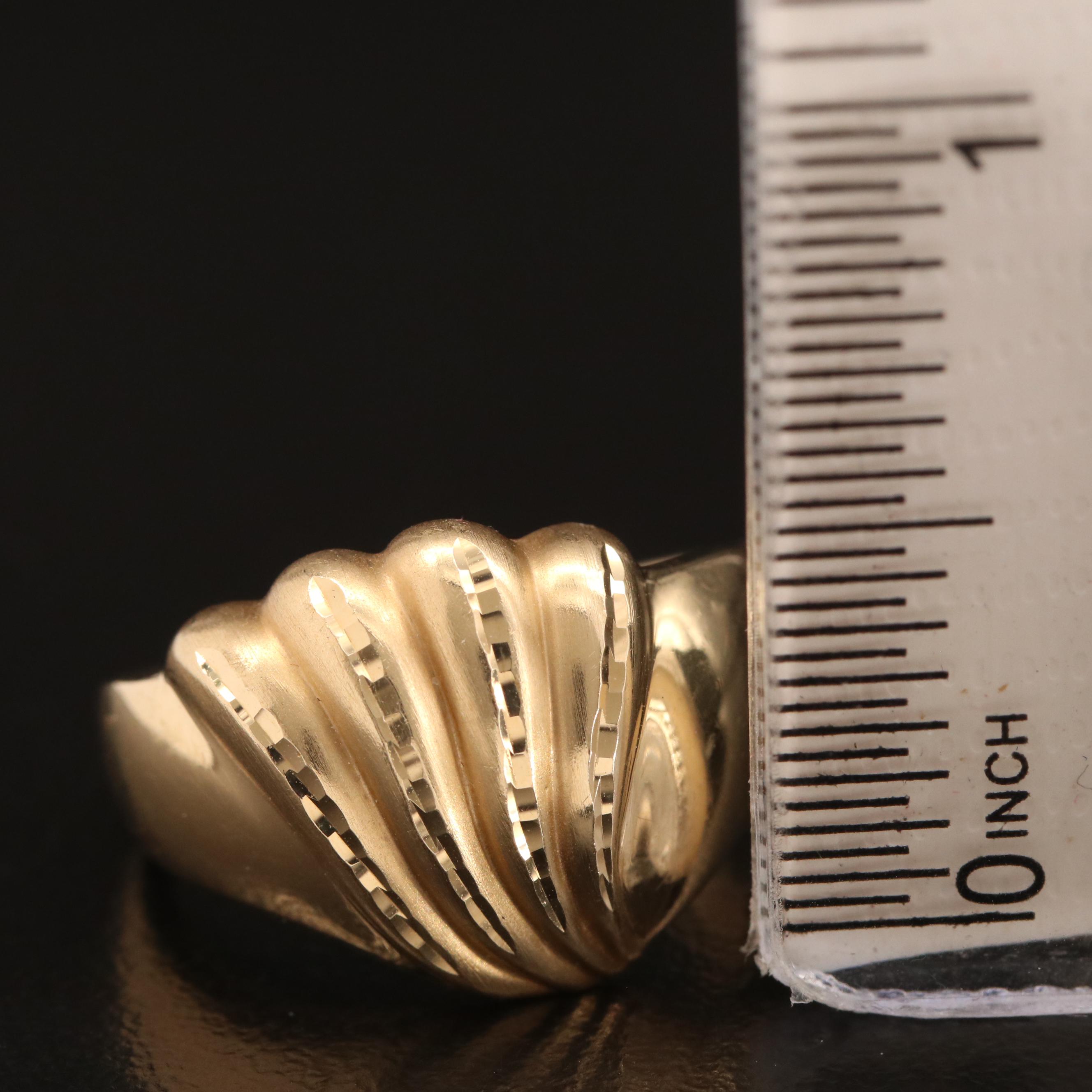 Beverly Hills Gold 14K Ring with Scalloped Design