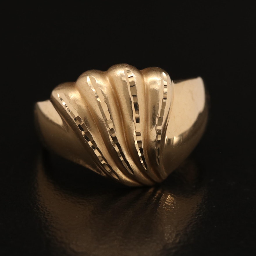 Beverly Hills Gold 14K Ring with Scalloped Design