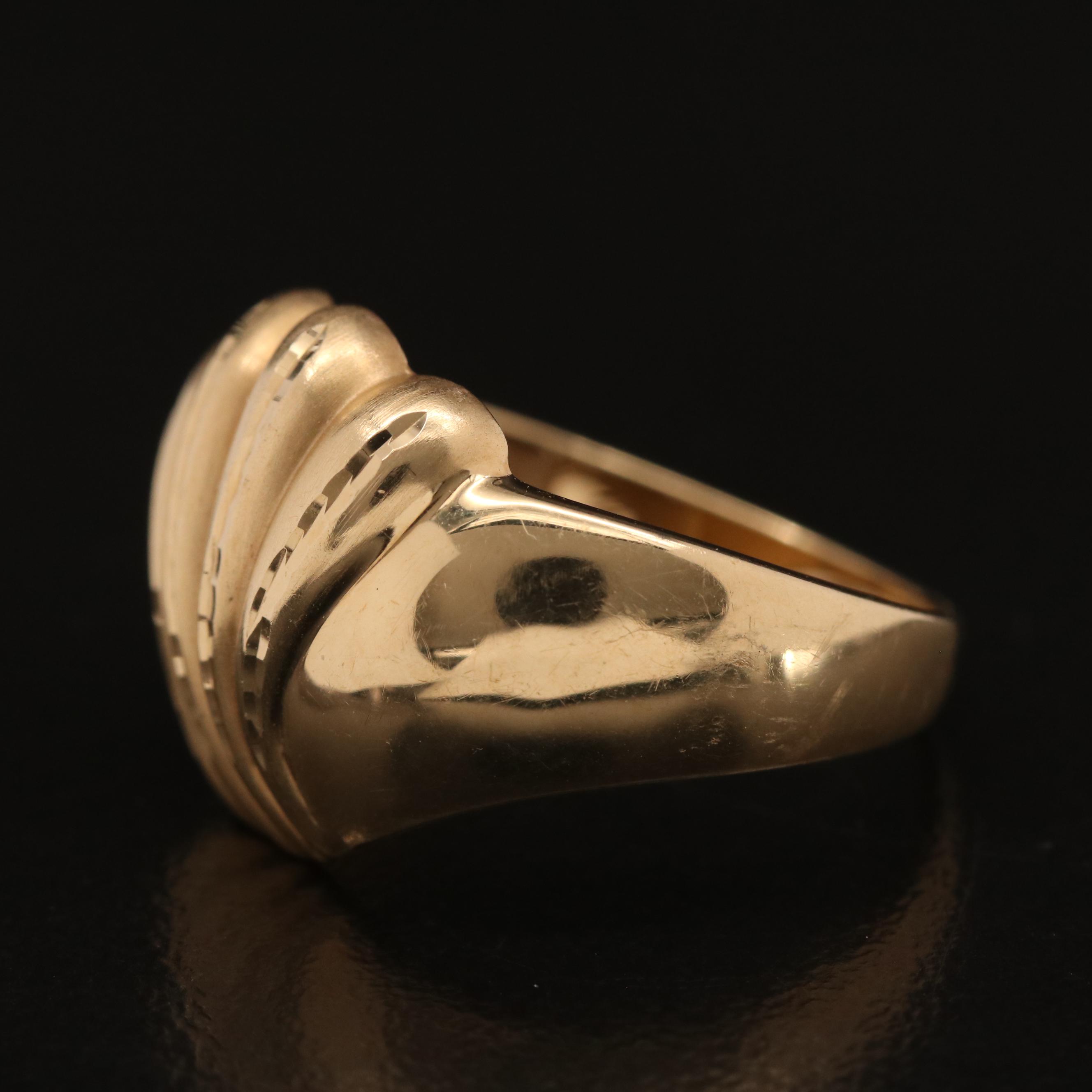 Beverly Hills Gold 14K Ring with Scalloped Design