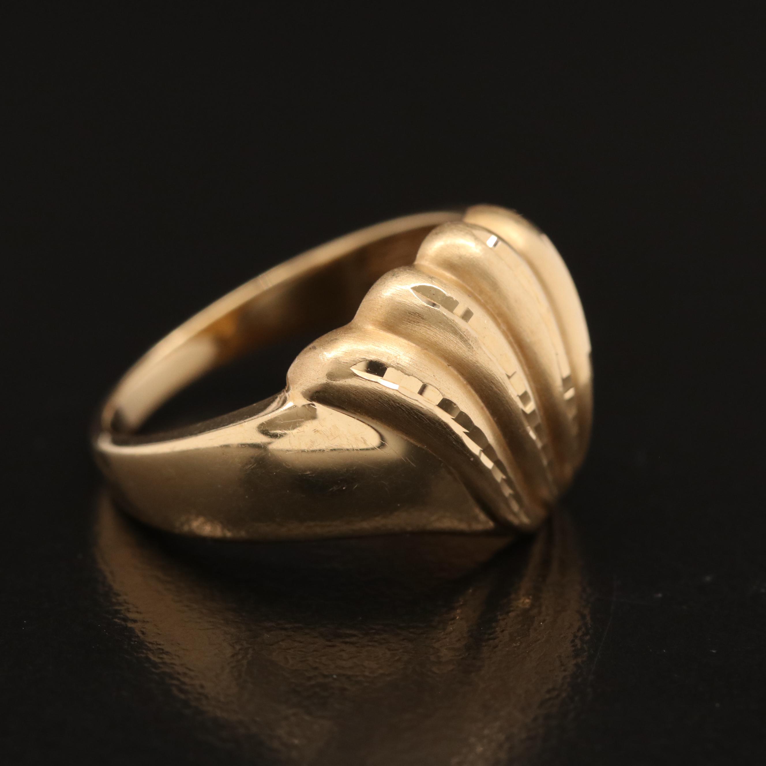 Beverly Hills Gold 14K Ring with Scalloped Design