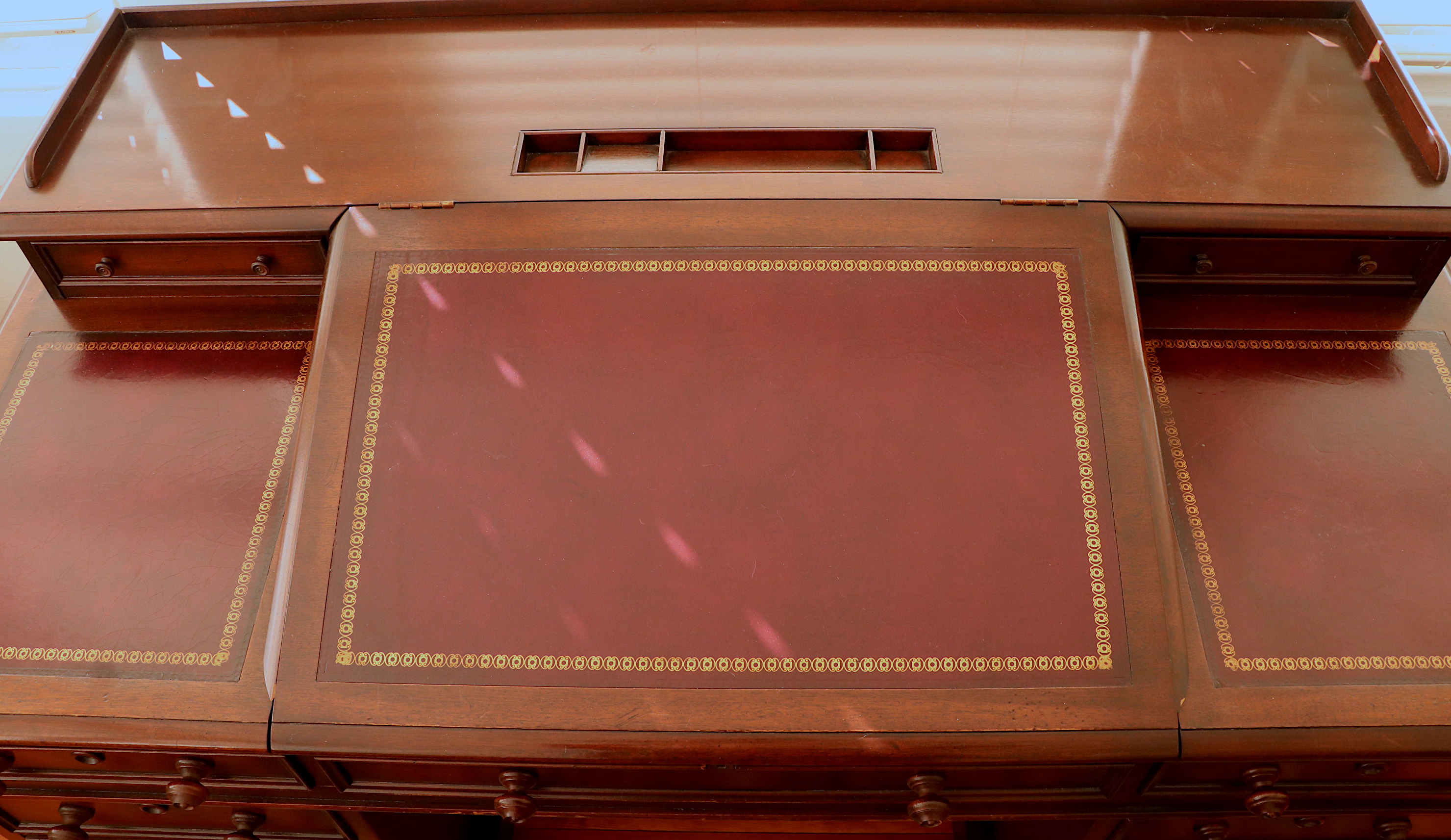 Hekman "Charles Dickens Heritage" Replica Mahogany Desk