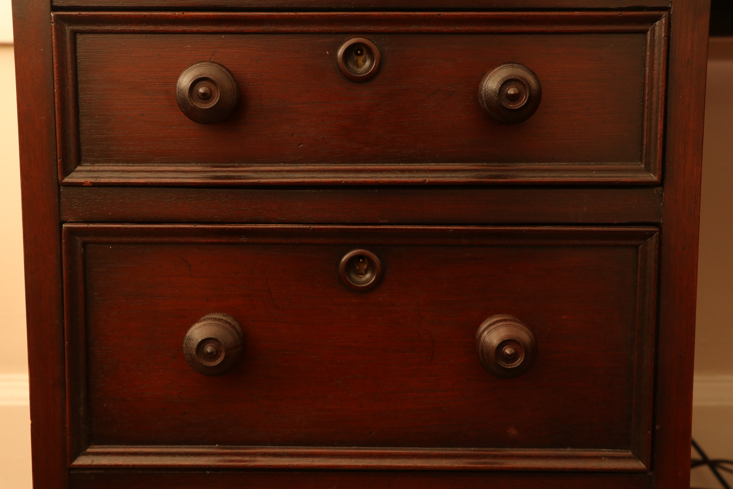 Hekman "Charles Dickens Heritage" Replica Mahogany Desk