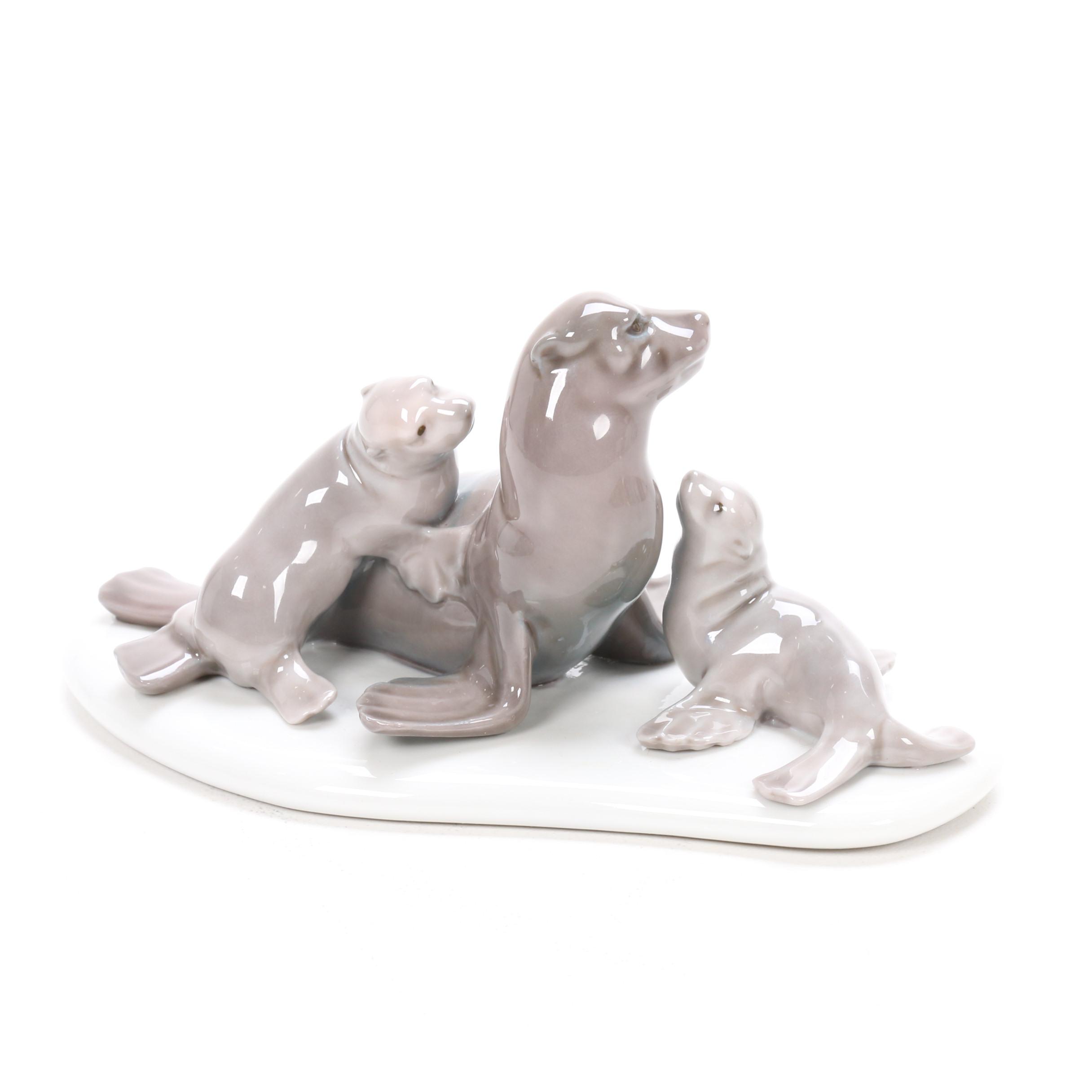 Lladró Porcelain "Mini Seal Family" Figurine Designed by Antonio Ramos
