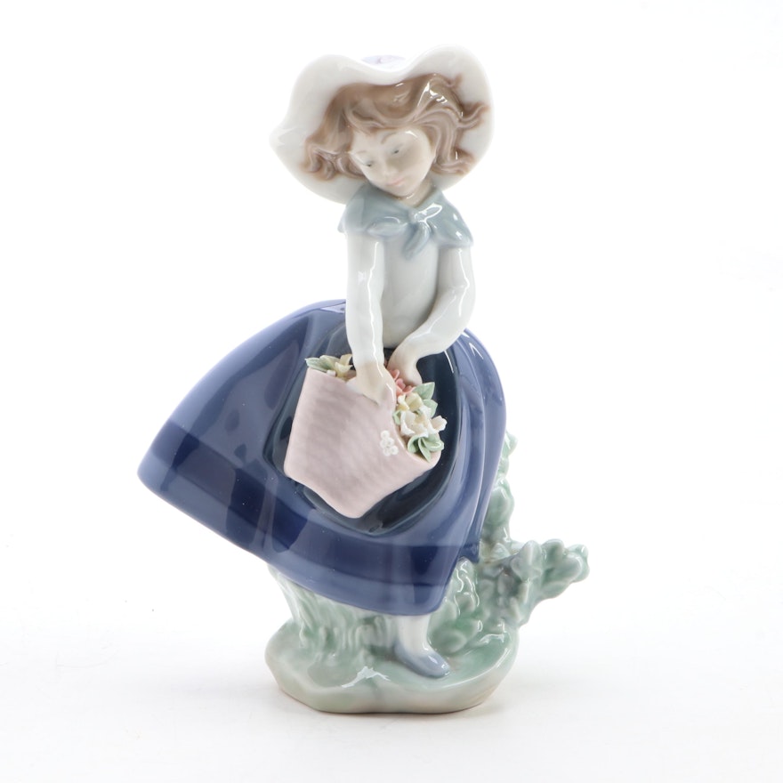 Lladró "Pretty Pickings" Porcelain Figurine Designed by José Puche