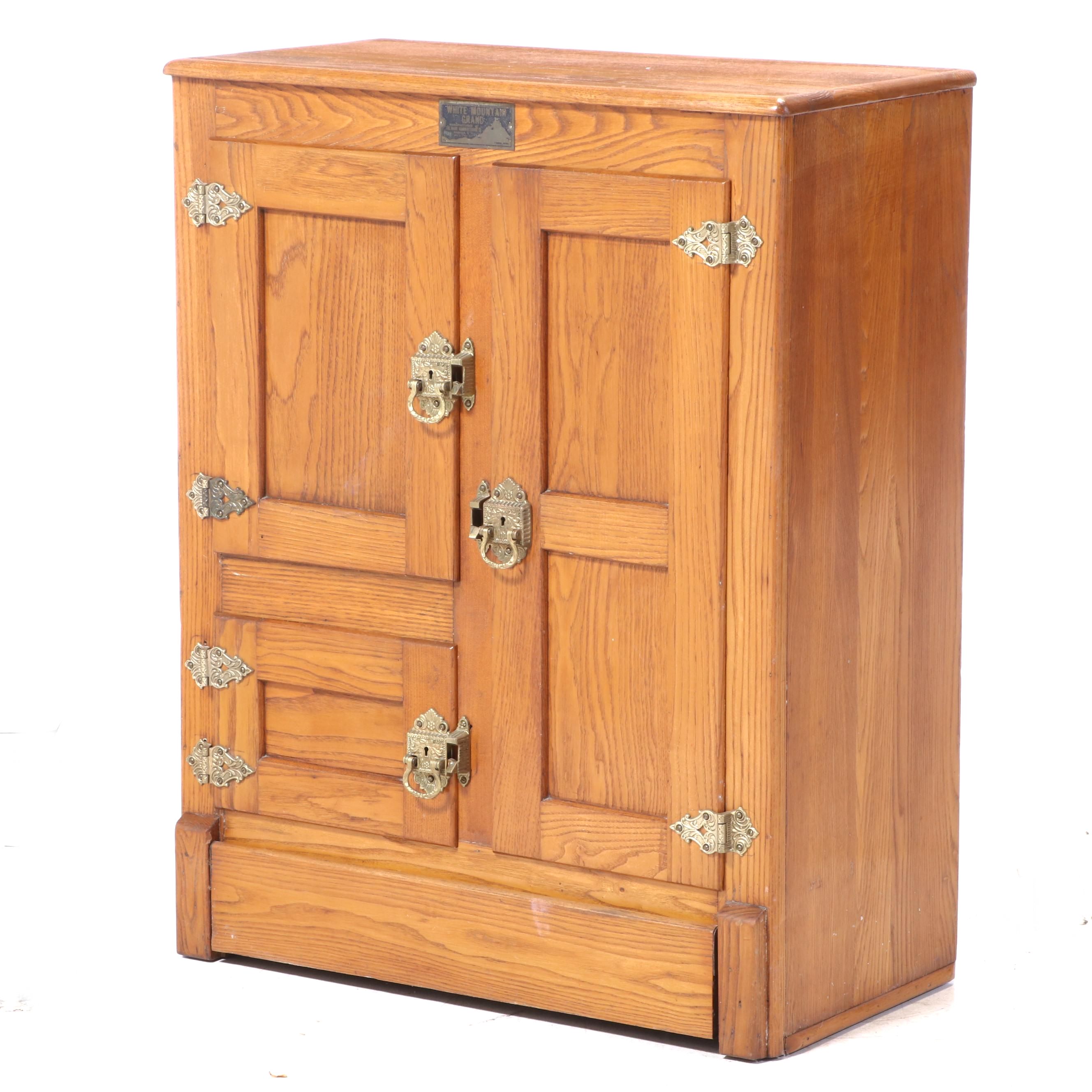 Maine Mfg. Co. "White Mountain Grand" Oak Ice Box, Early 20th Century