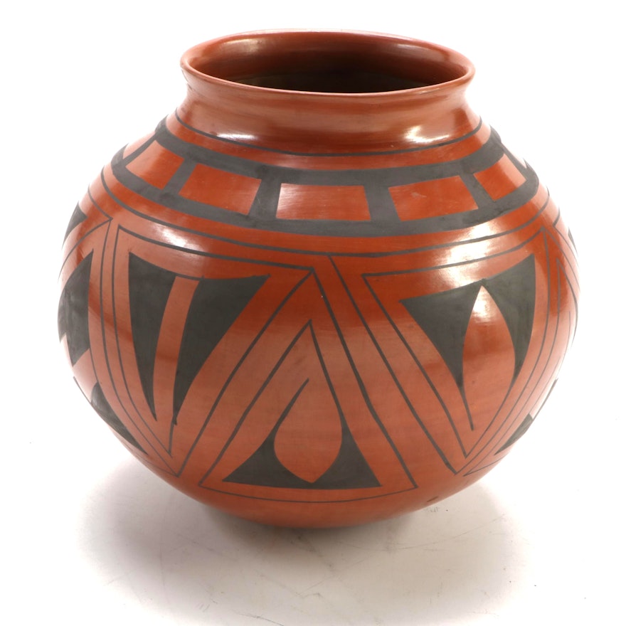 Cande Olivas Mata Ortiz Burnished Clay Olla