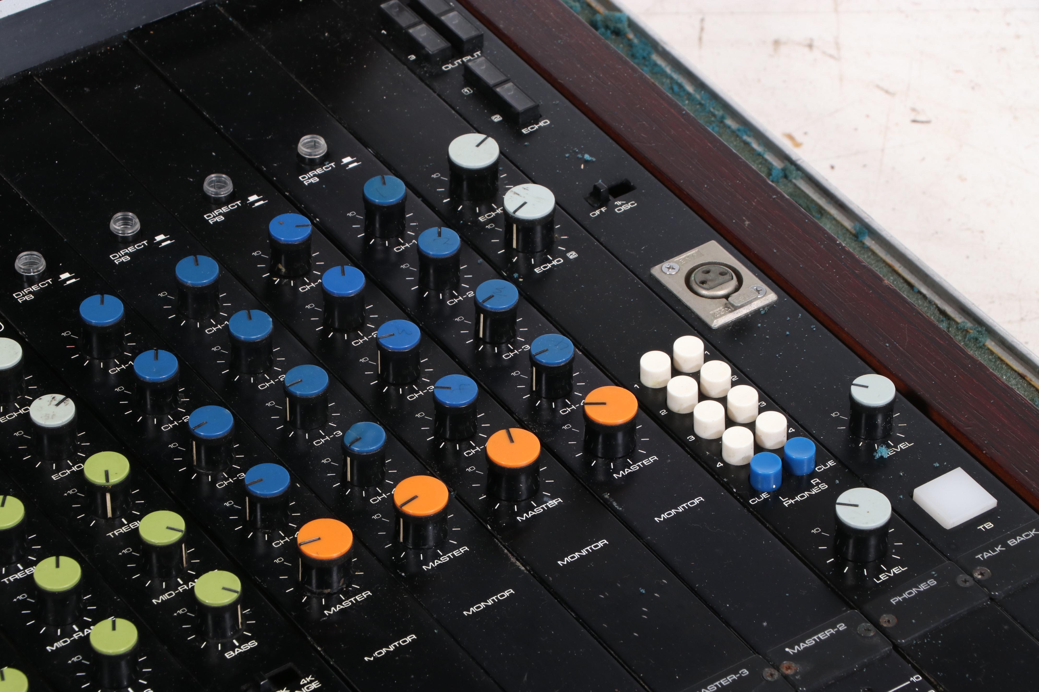 Yamaha PM-1000 16 Channel Mixing Console With Road Case