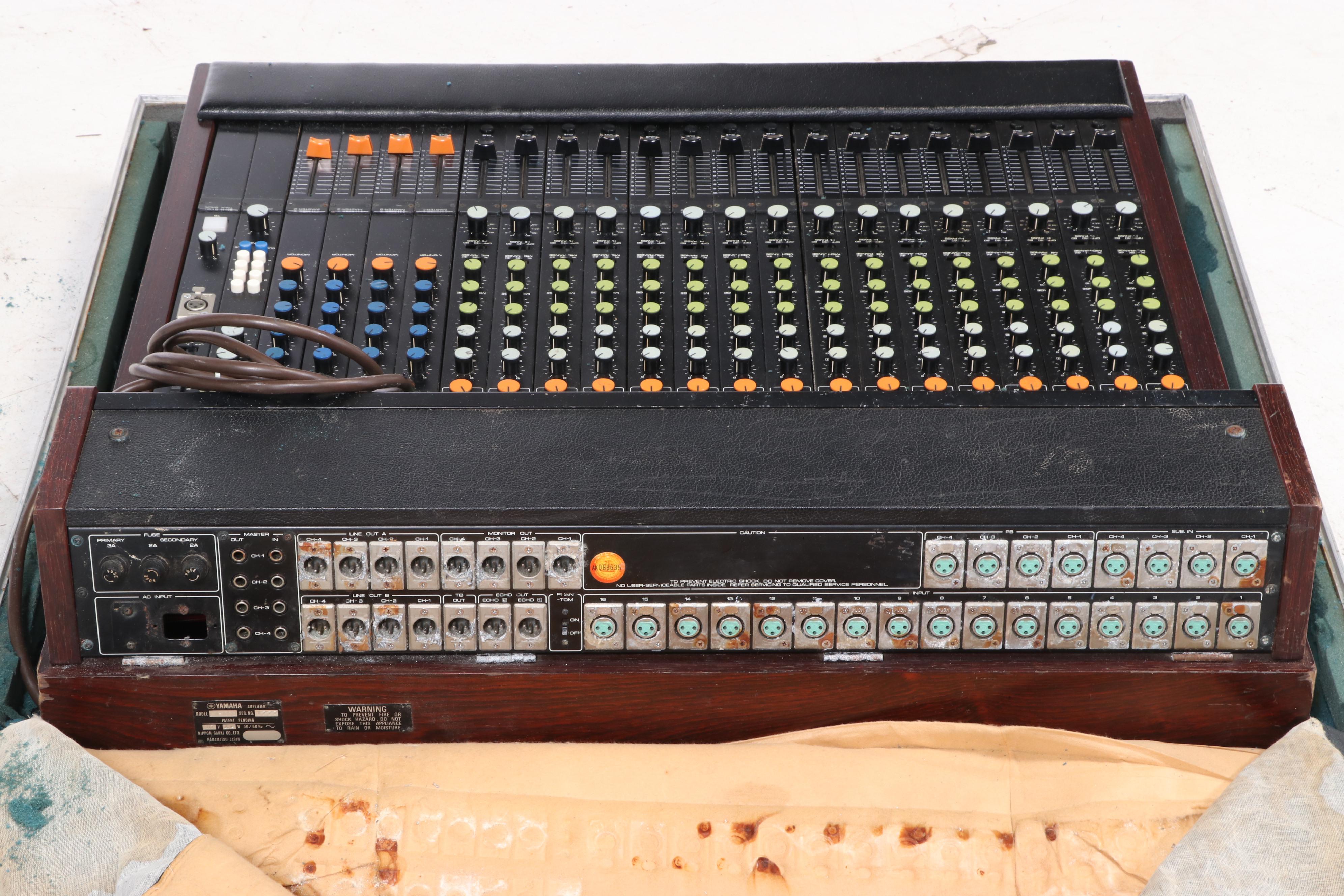 Yamaha PM-1000 16 Channel Mixing Console With Road Case