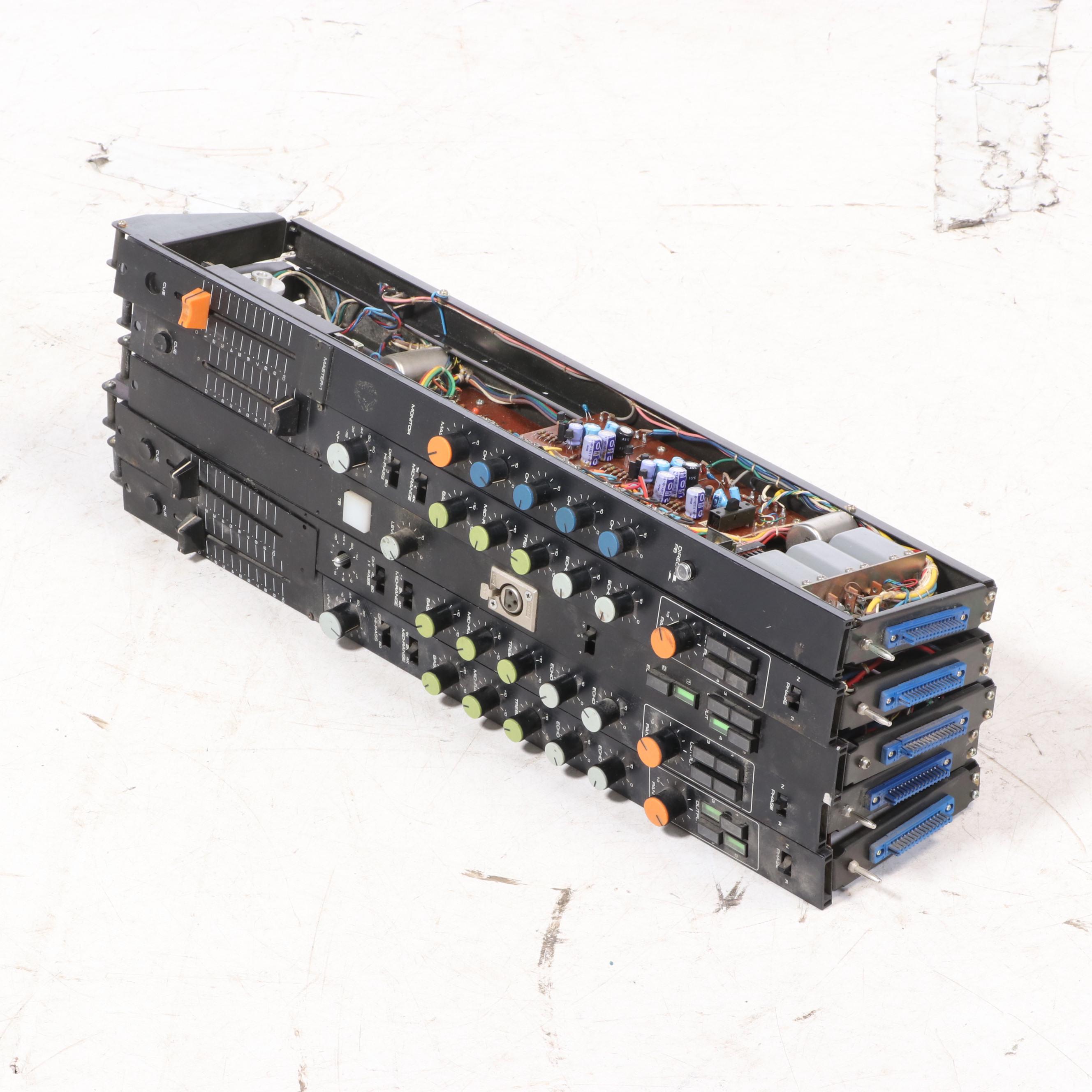 Yamaha PM-1000 16 Channel Mixing Console With Road Case