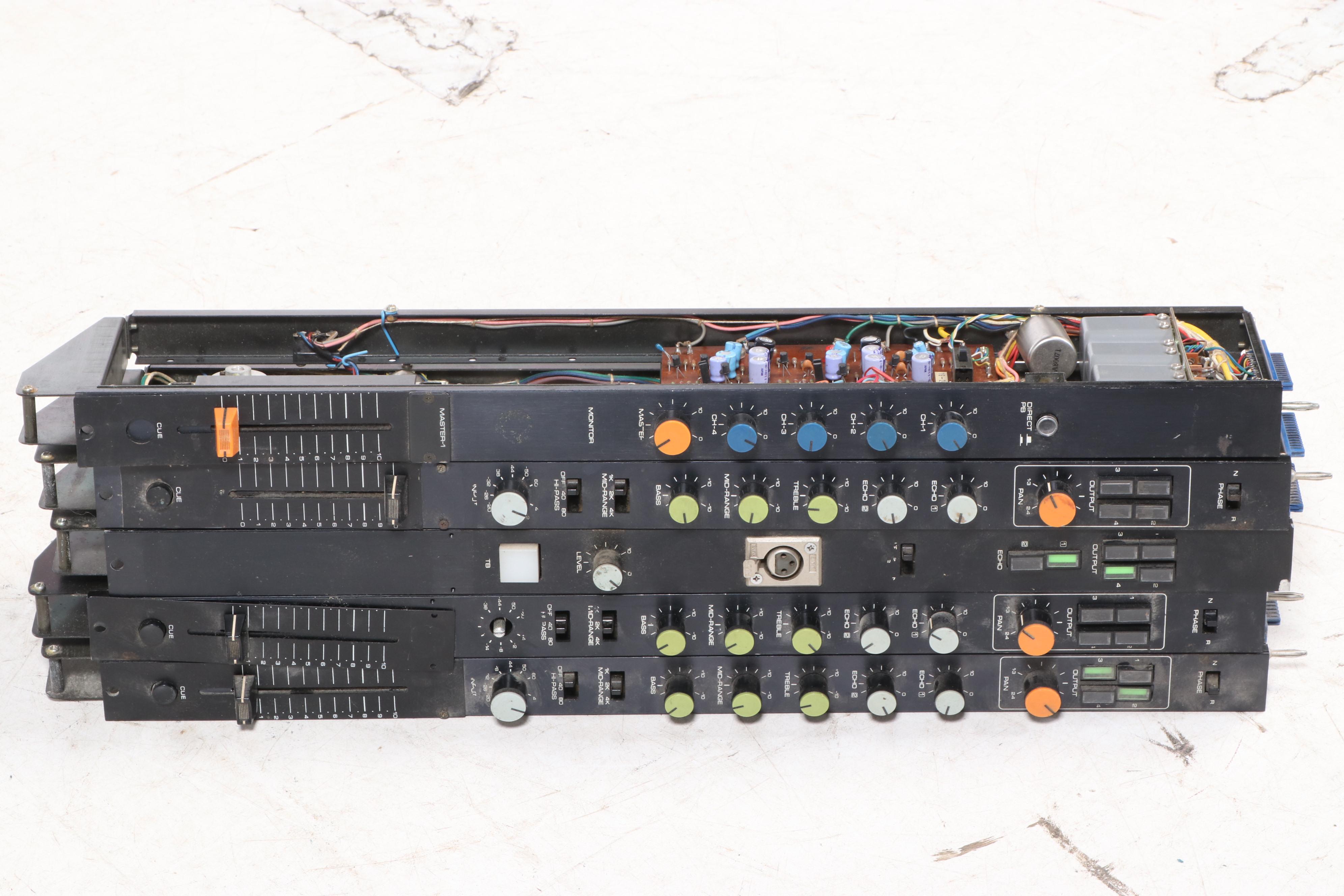 Yamaha PM-1000 16 Channel Mixing Console With Road Case