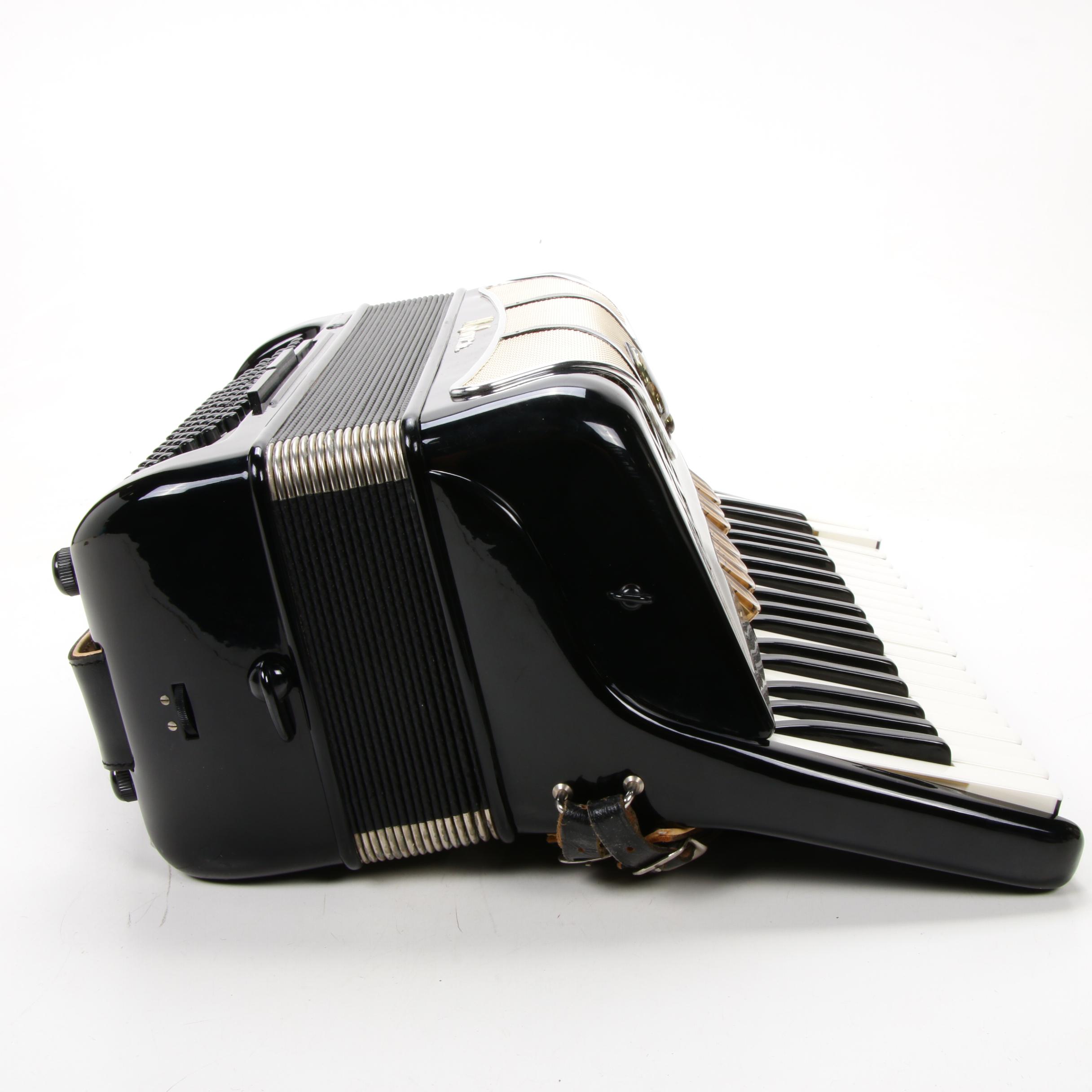 Hohner Lucia IVP 96 Bass Piano Accordion