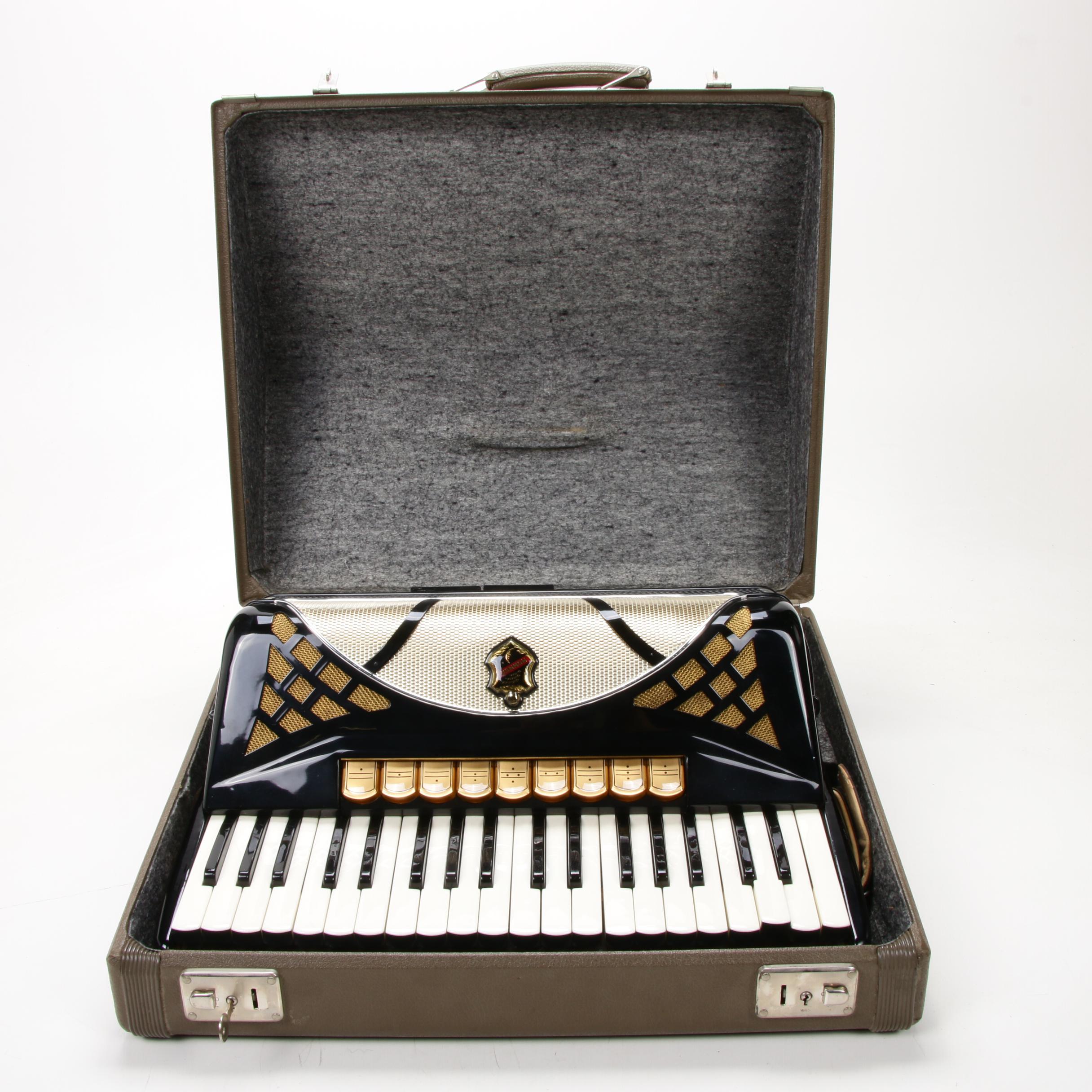 Hohner Lucia IVP 96 Bass Piano Accordion