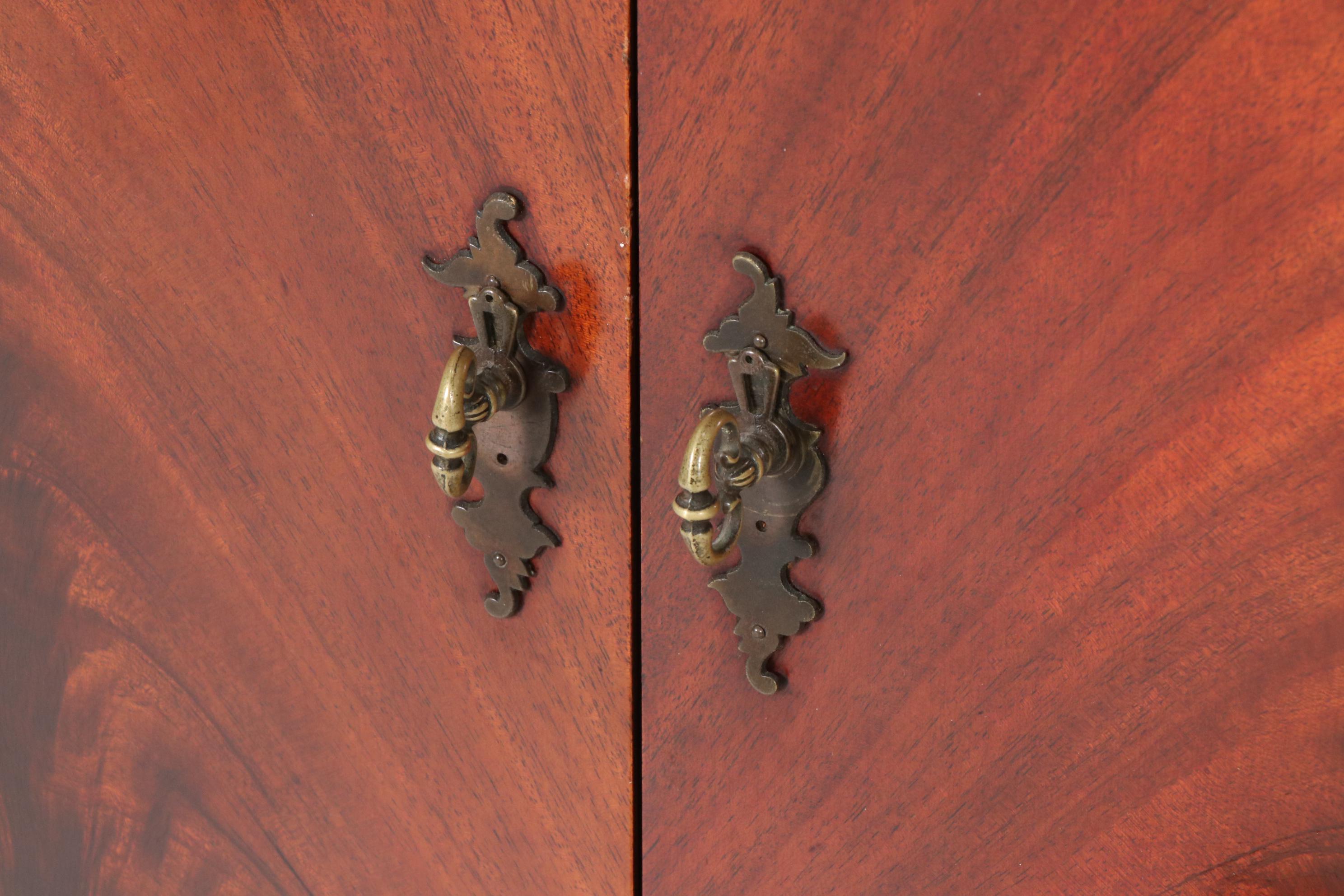 RCA Victor Hepplewhite Style Television Cabinet, Mid-20th Century