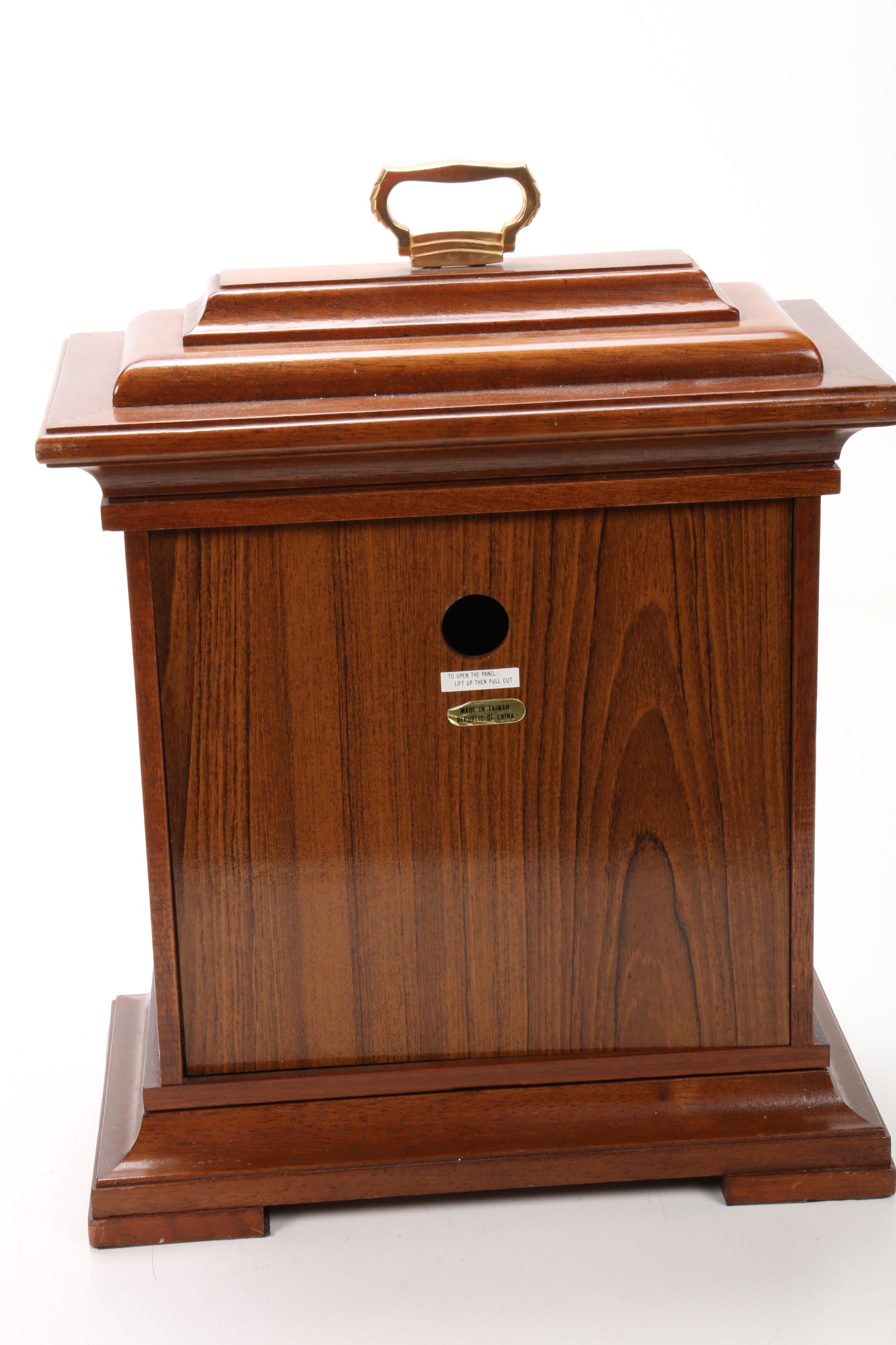 Strausbourg Manor Mantel Clock, Mid to Late 20th Century