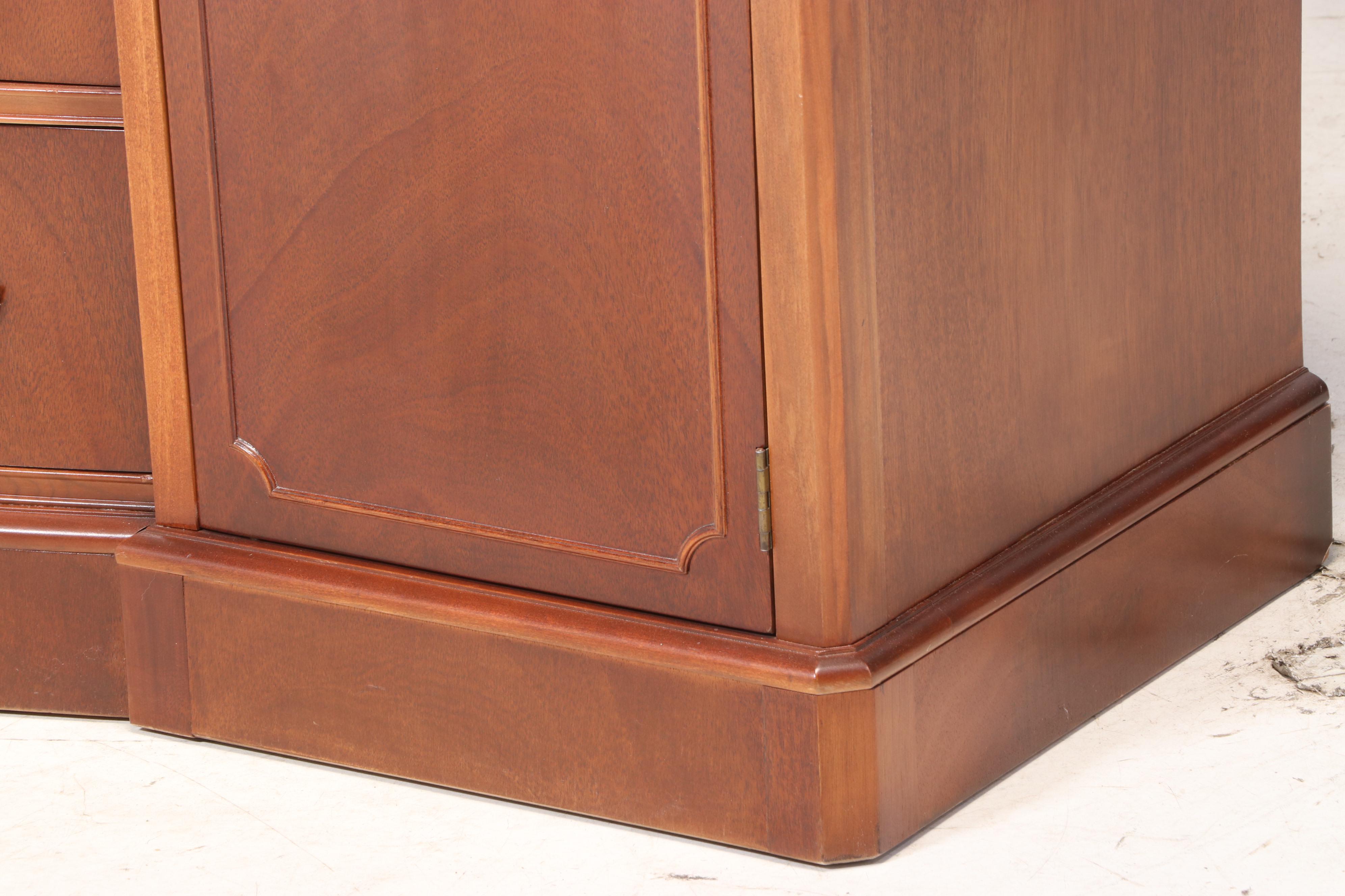 Drexel Federal Style Mahogany Bowfront Sideboard, Mid to Late 20th Century