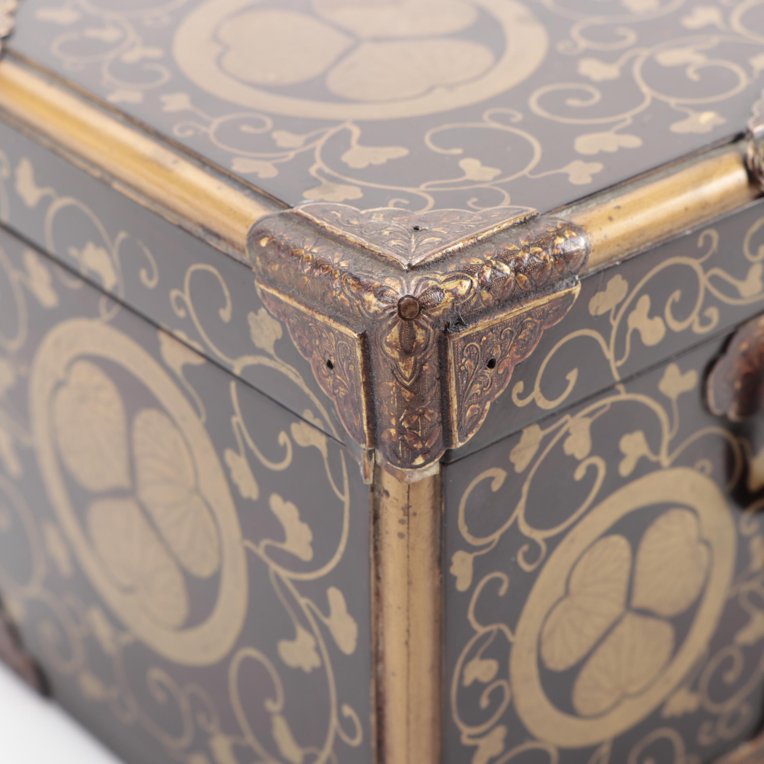 Japanese Lacquer Wood Box with Tokugawa Clan Crest, 19th Century