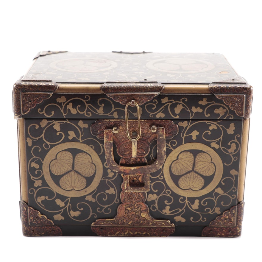 Japanese Lacquer Wood Box with Tokugawa Clan Crest, 19th Century