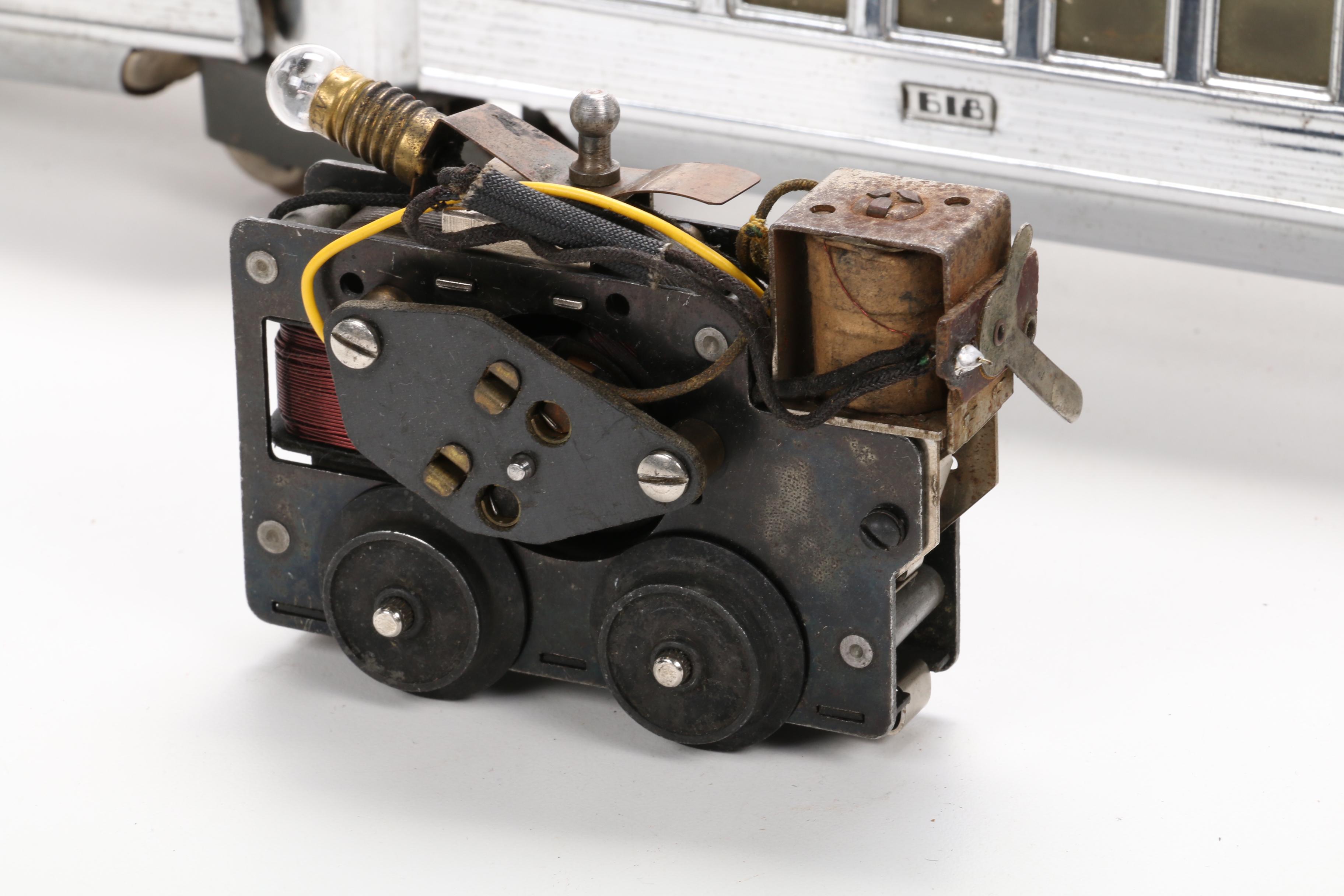 Lionel Prewar O Scale Chrome Flying Yankee Passenger Train, Mid-20th Century