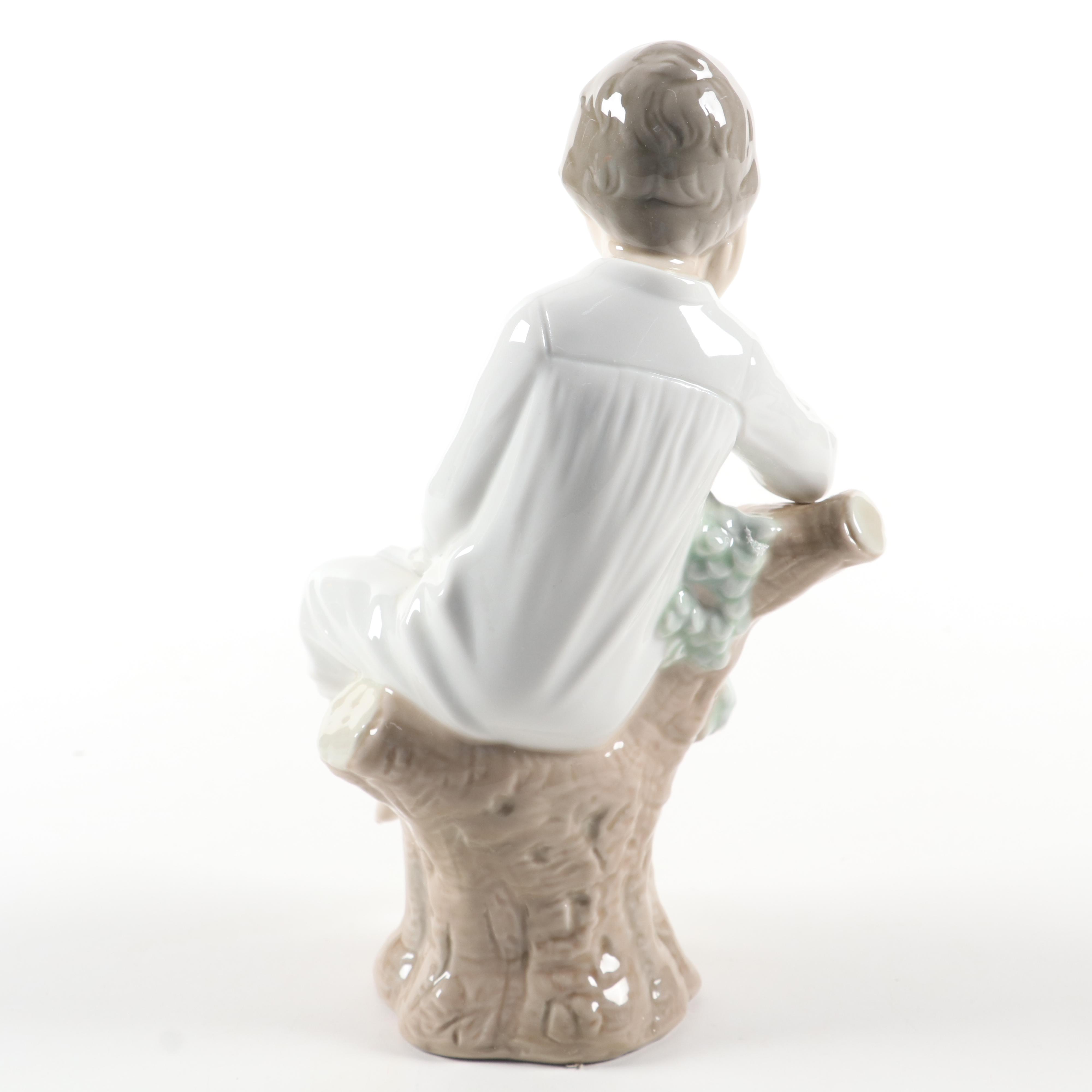 Lladró "Thinker Little Boy" Porcelain Figurine Designed by José Roig