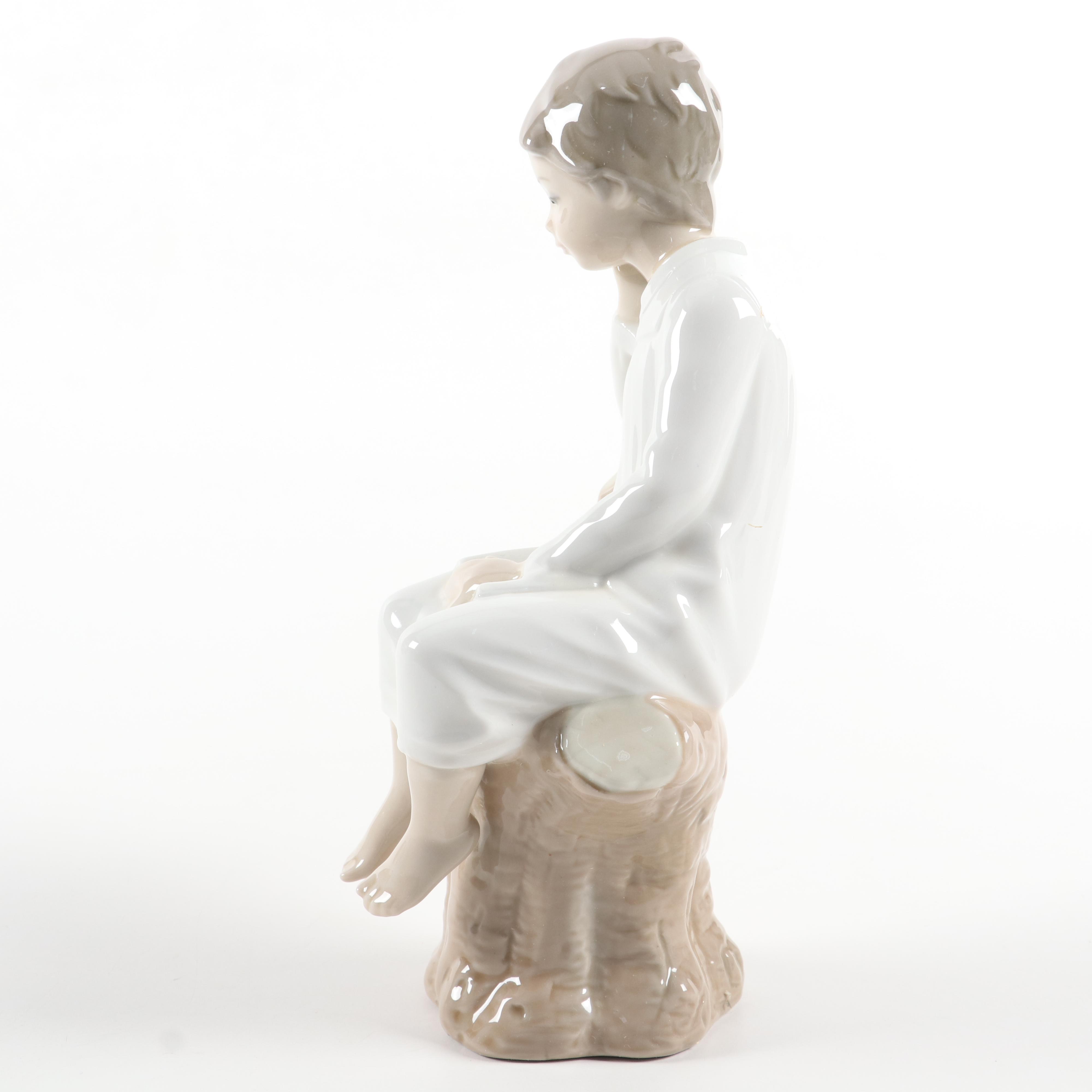 Lladró "Thinker Little Boy" Porcelain Figurine Designed by José Roig