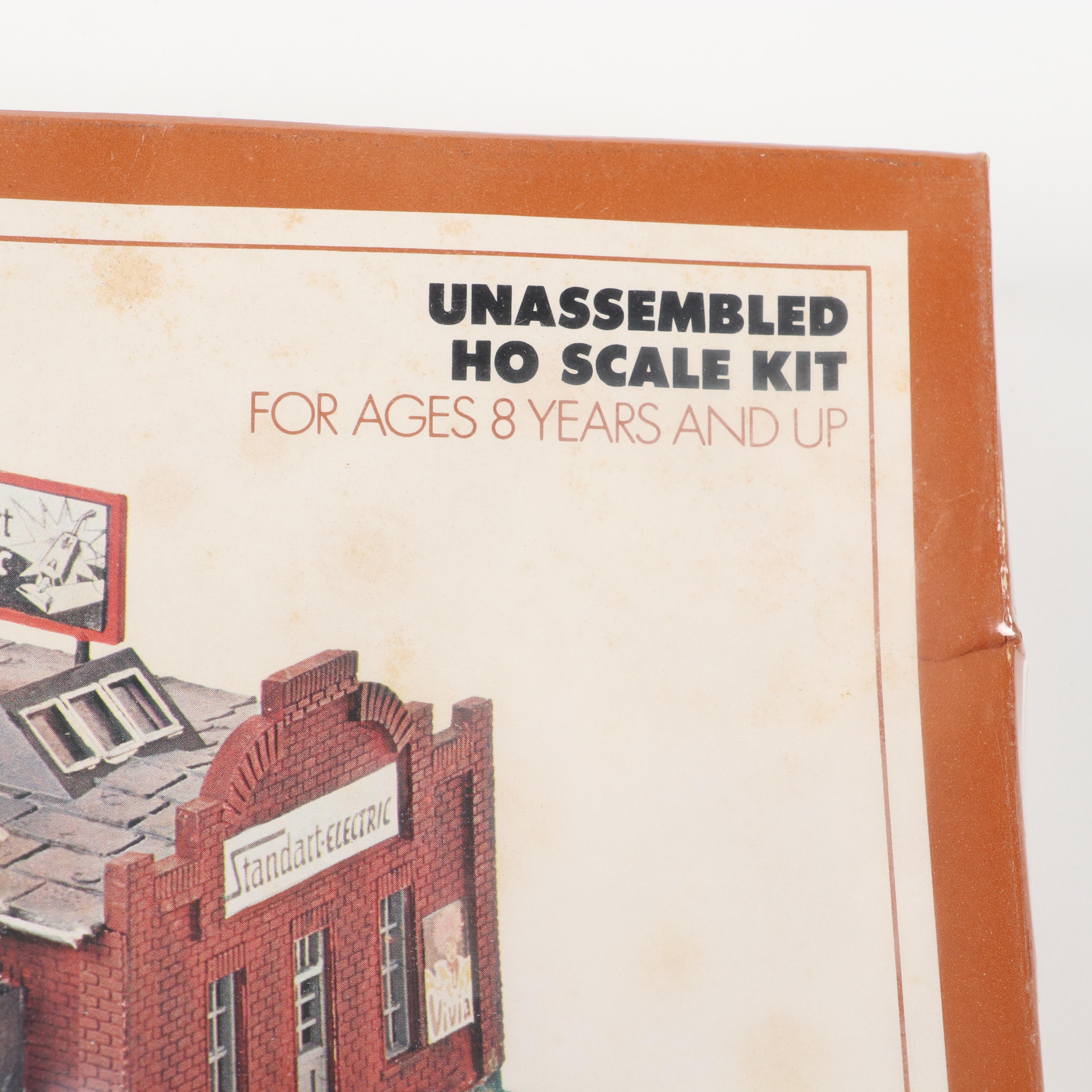 TycoKit HO Scale Buildings, Including Ma's Place and Village Blacksmith