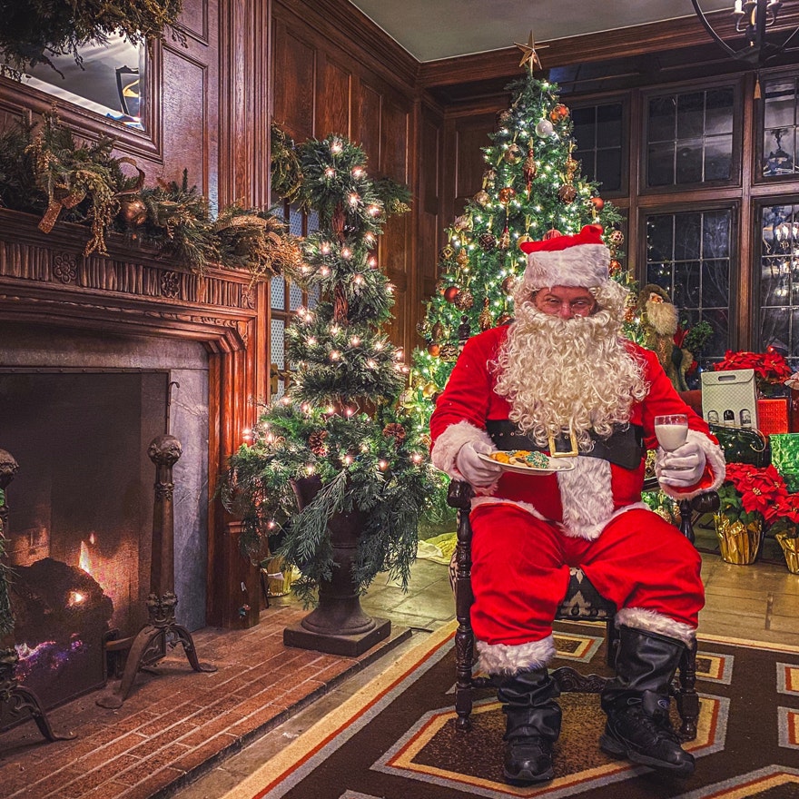 Granville Christmas Overnight and Walking Tour Package