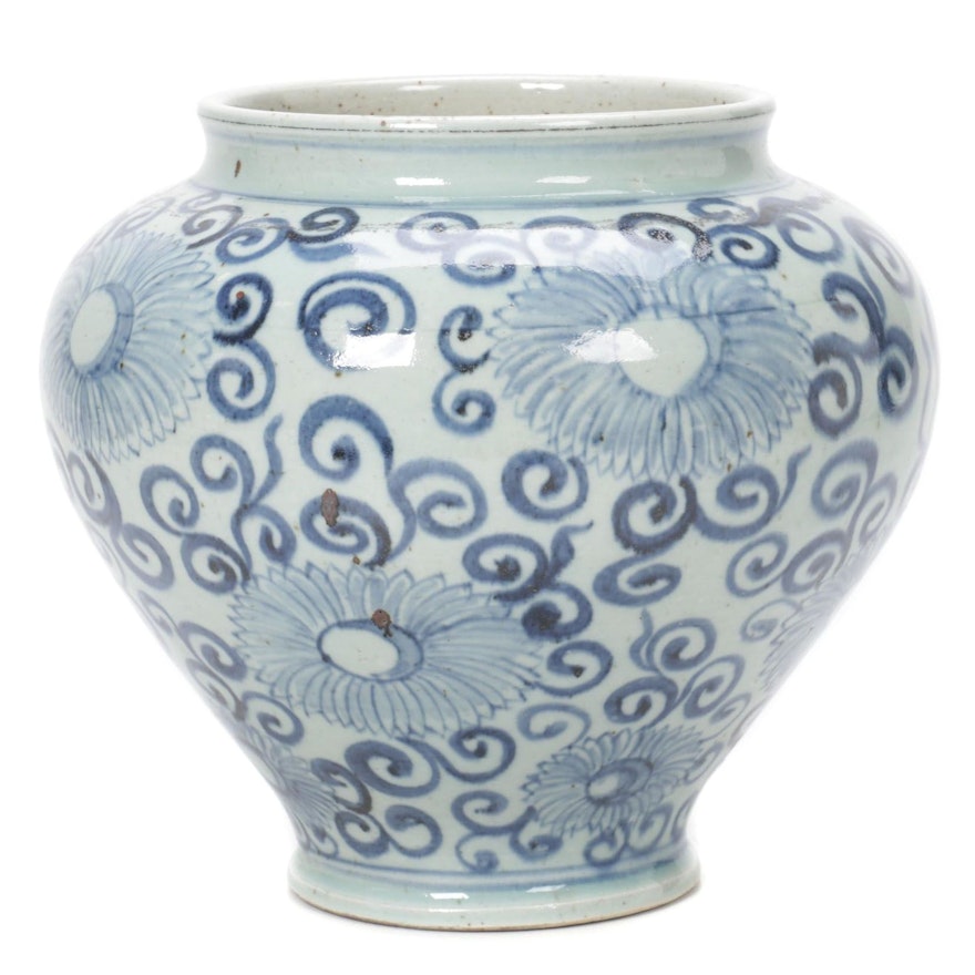 Chinese Blue and White Chrysanthemum Vase