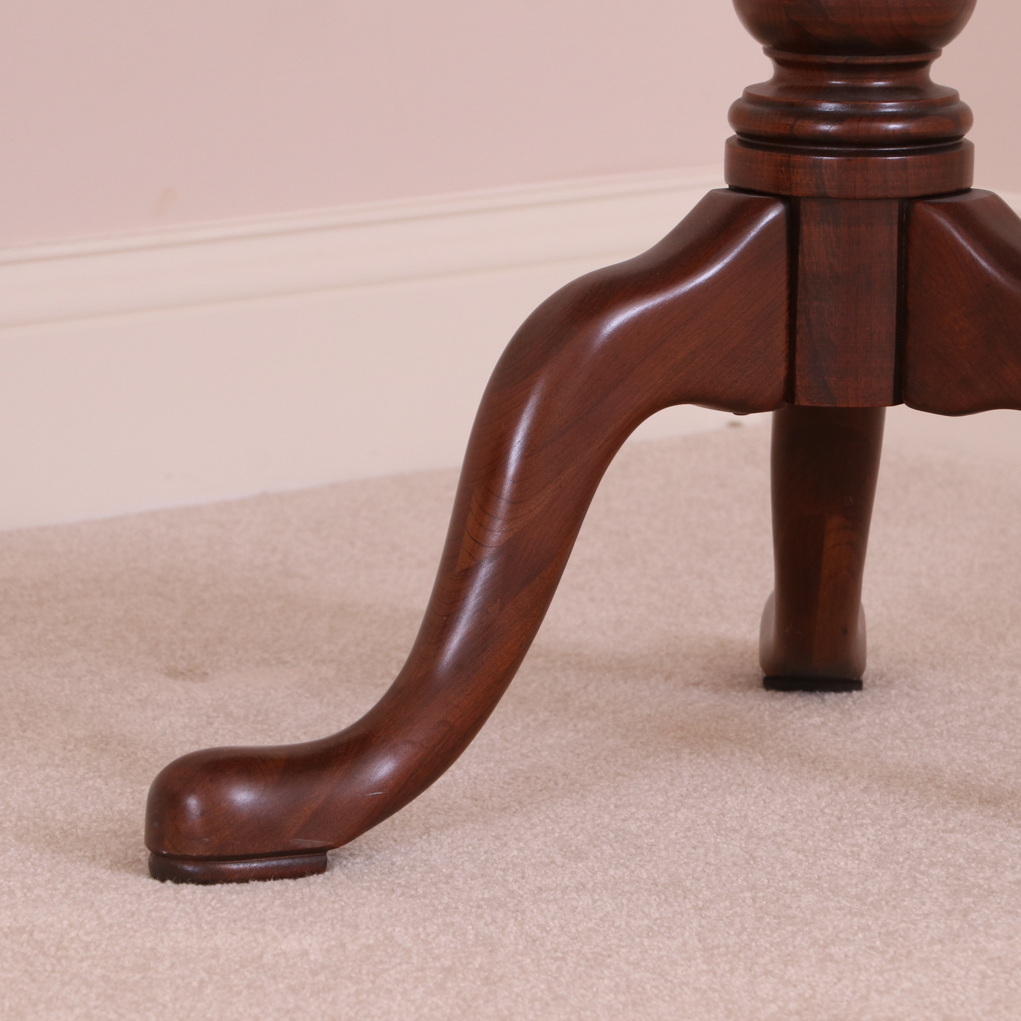 Ethan Allen "Georgian Court" Queen Anne Style Cherry Tilt Top Tea Table