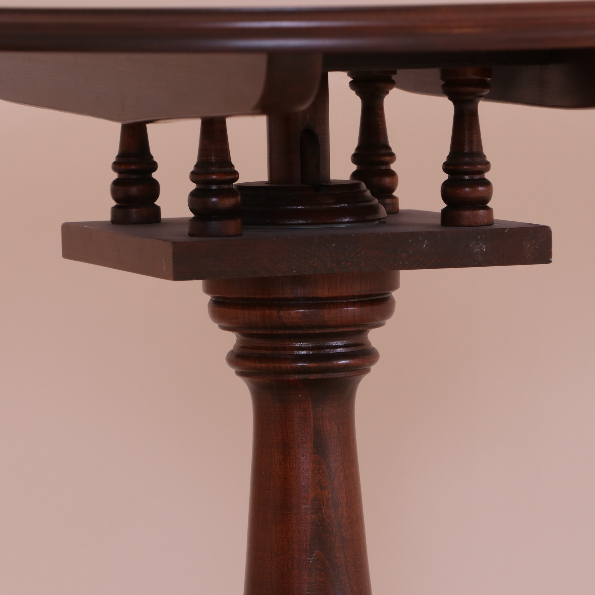 Ethan Allen "Georgian Court" Queen Anne Style Cherry Tilt Top Tea Table