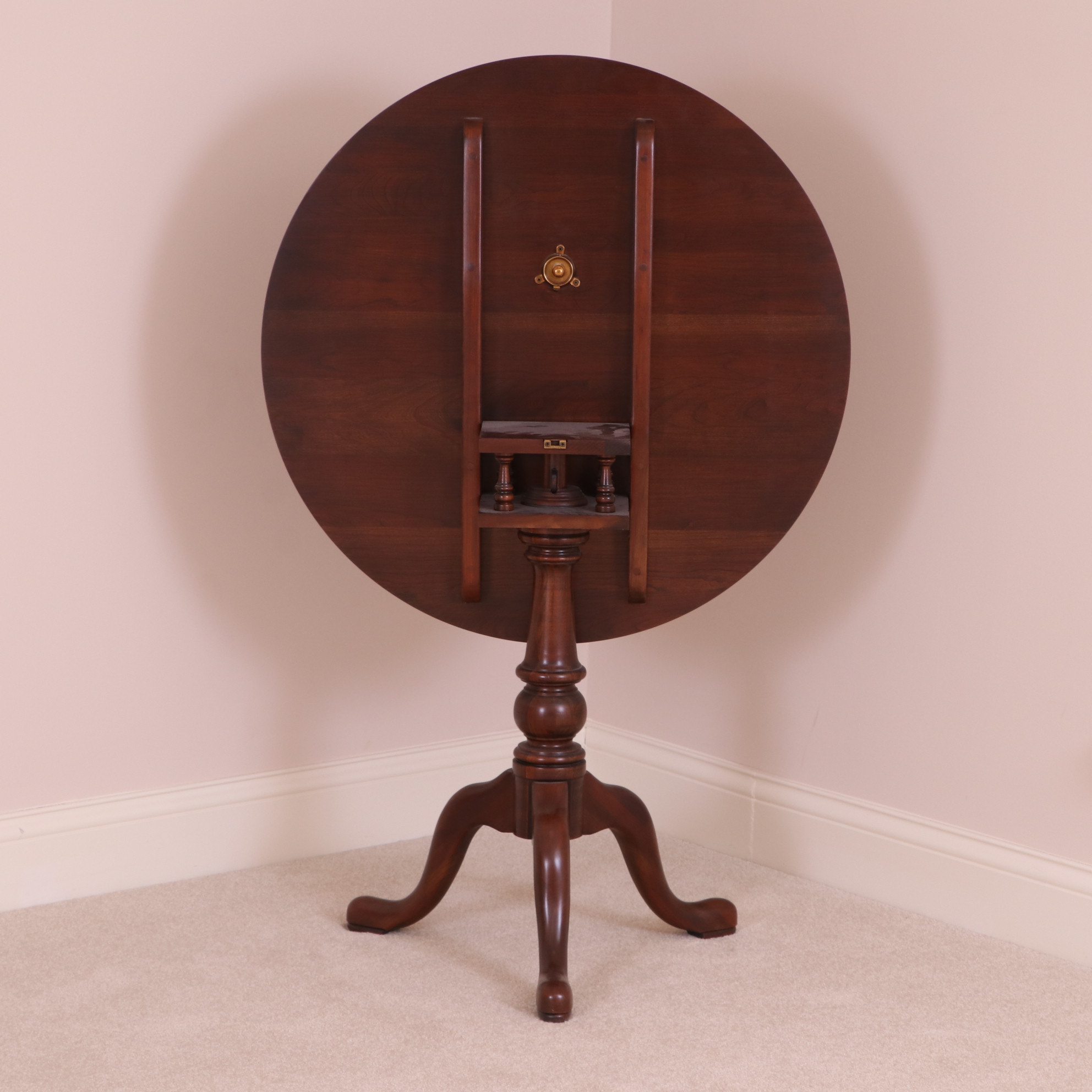 Ethan Allen "Georgian Court" Queen Anne Style Cherry Tilt Top Tea Table