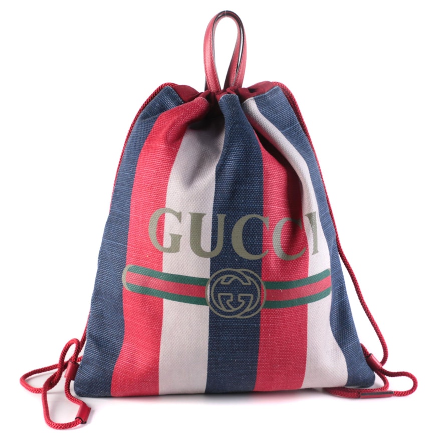 Gucci Logo Drawstring Backpack in Striped Raffia