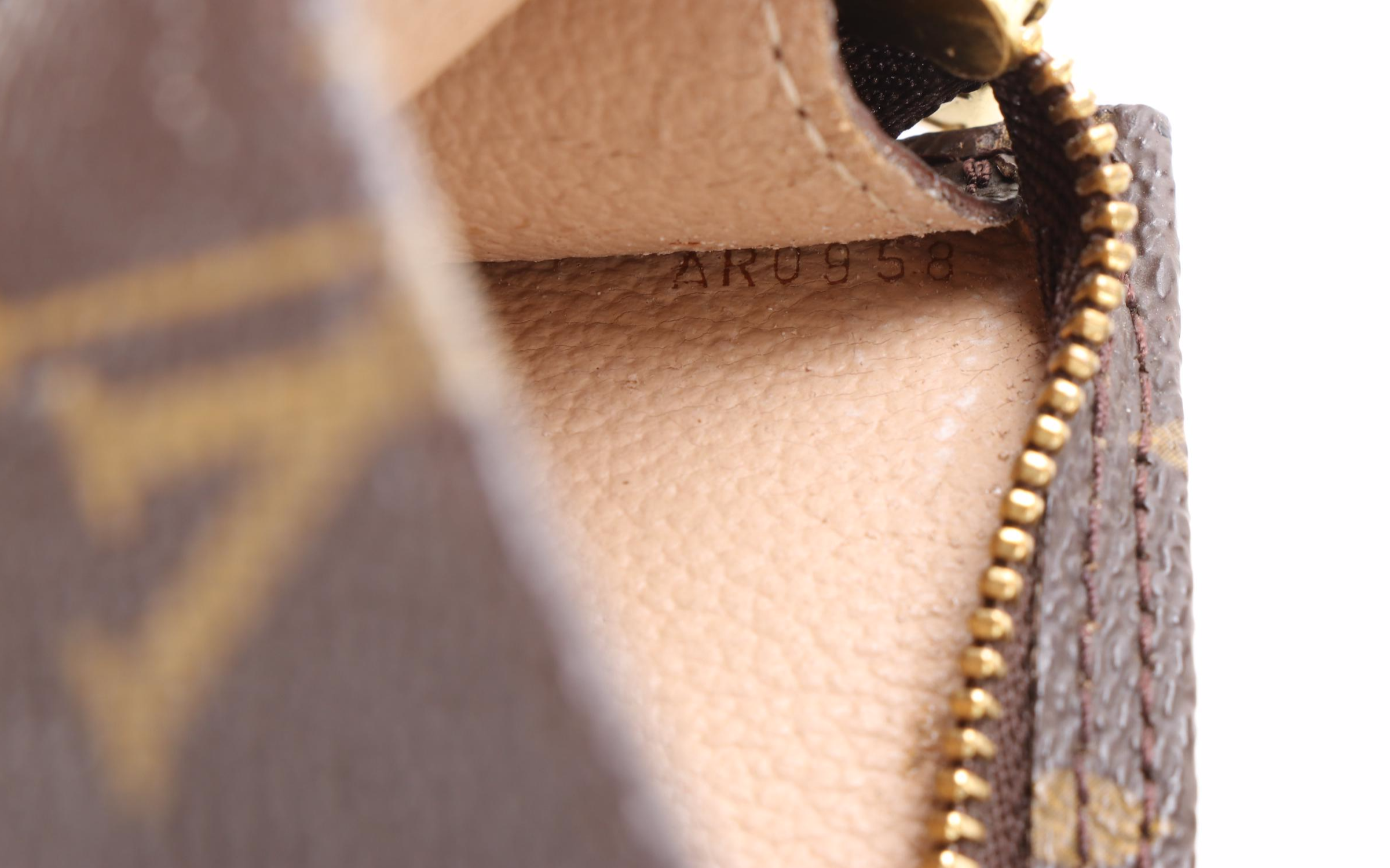 Louis Vuitton Bucket GM Pouch in Monogram Canvas