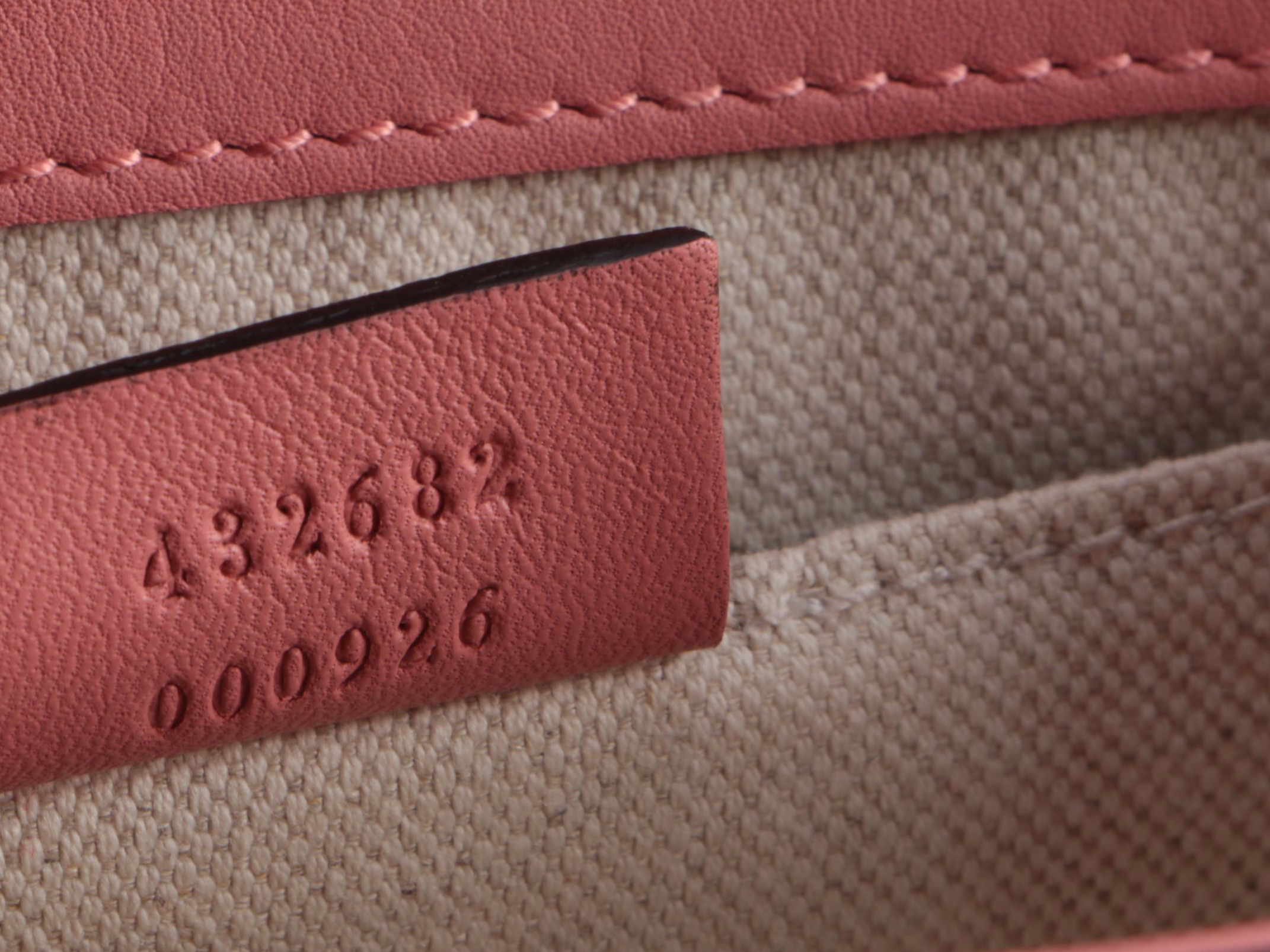 Gucci Pearly Peony Small Shoulder Bag in Contrasting Leather