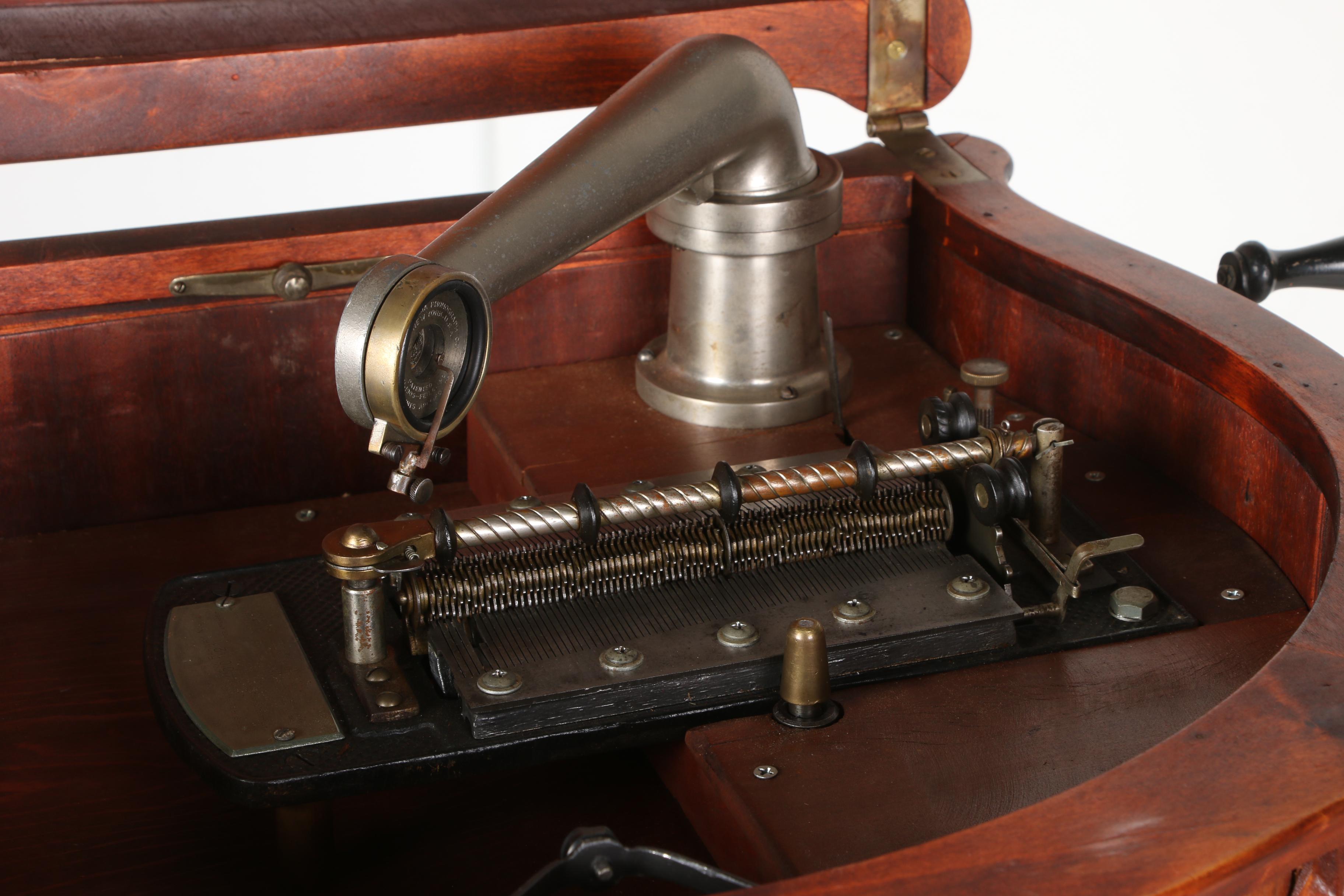 Columbia Graphanola "Lion's Head" Reginaphone Mahogany Cabinet & Phonograph