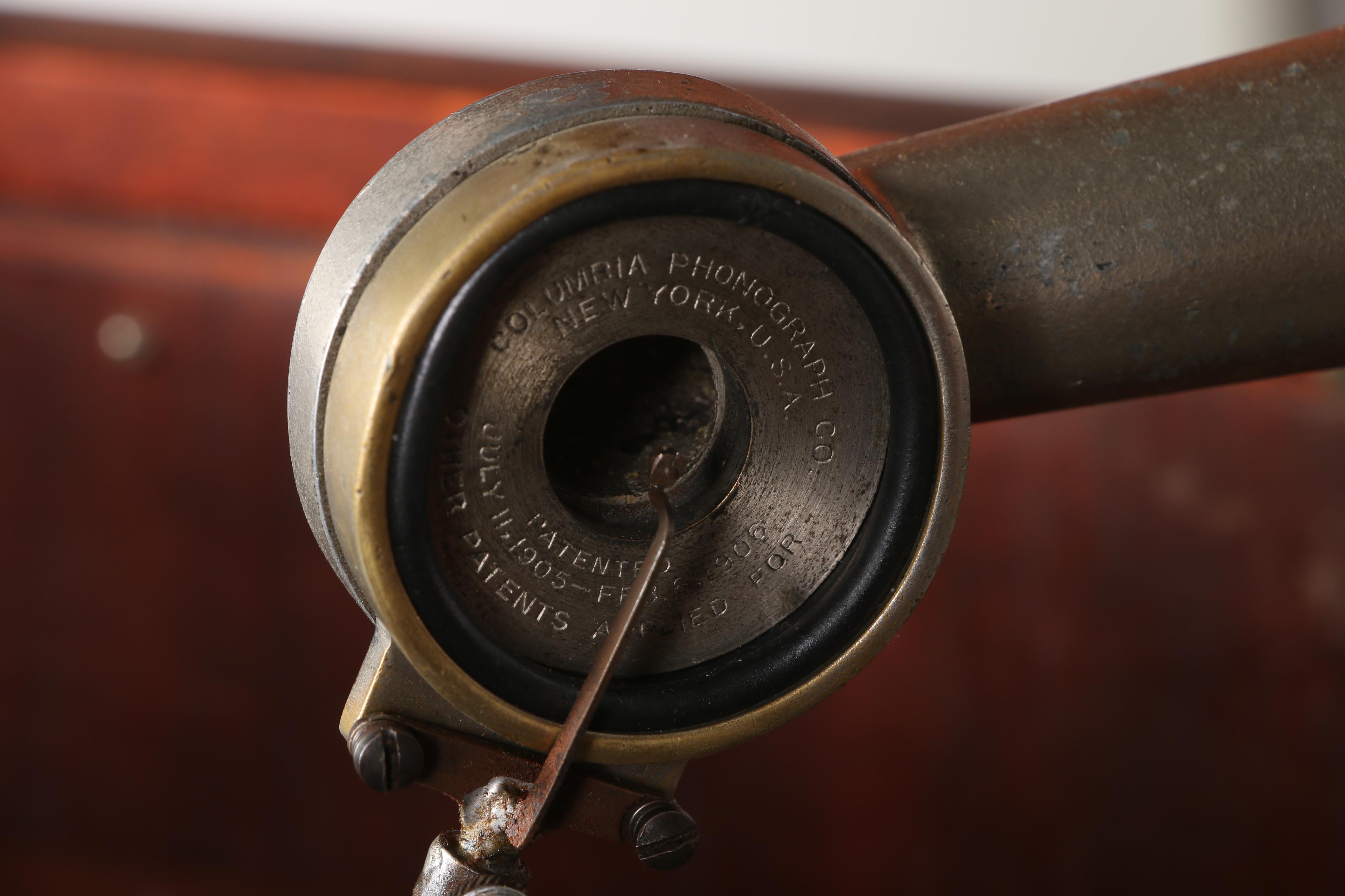 Columbia Graphanola "Lion's Head" Reginaphone Mahogany Cabinet & Phonograph