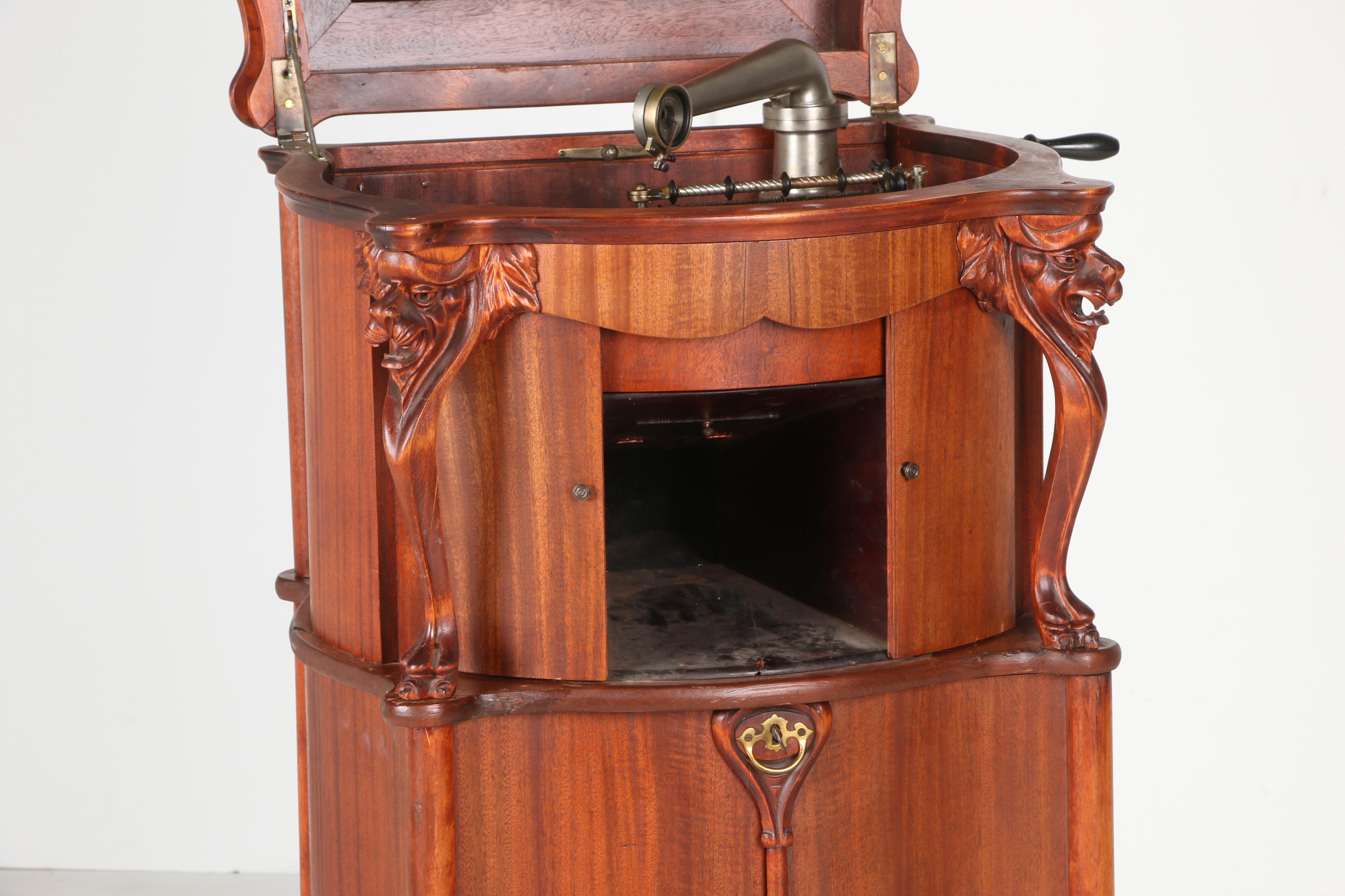 Columbia Graphanola "Lion's Head" Reginaphone Mahogany Cabinet & Phonograph