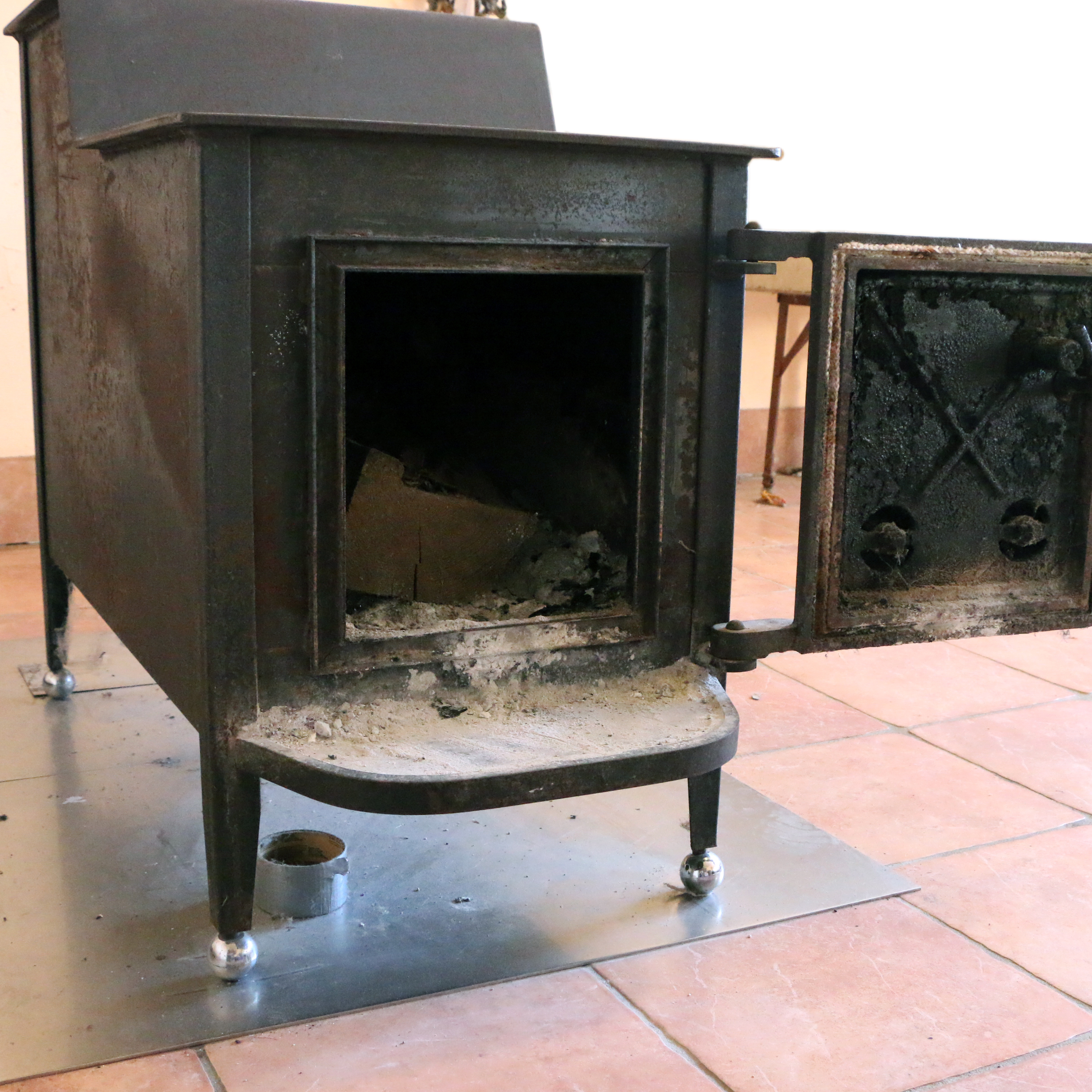 Fisher "Mama Bear" Cast Iron Wood-Burning Stove