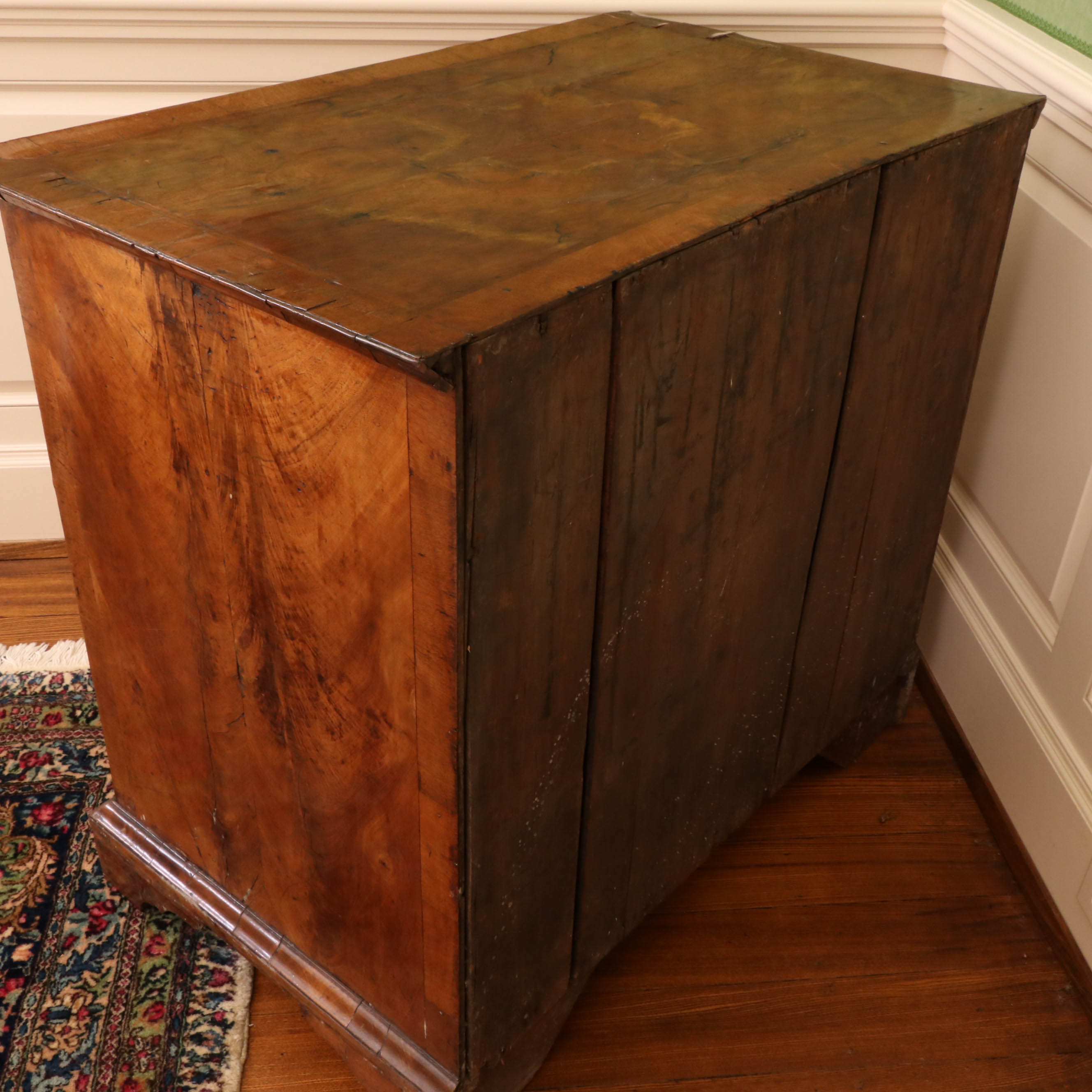 George II Walnut and Featherbanded Chest of Drawers, Mid-18th Century