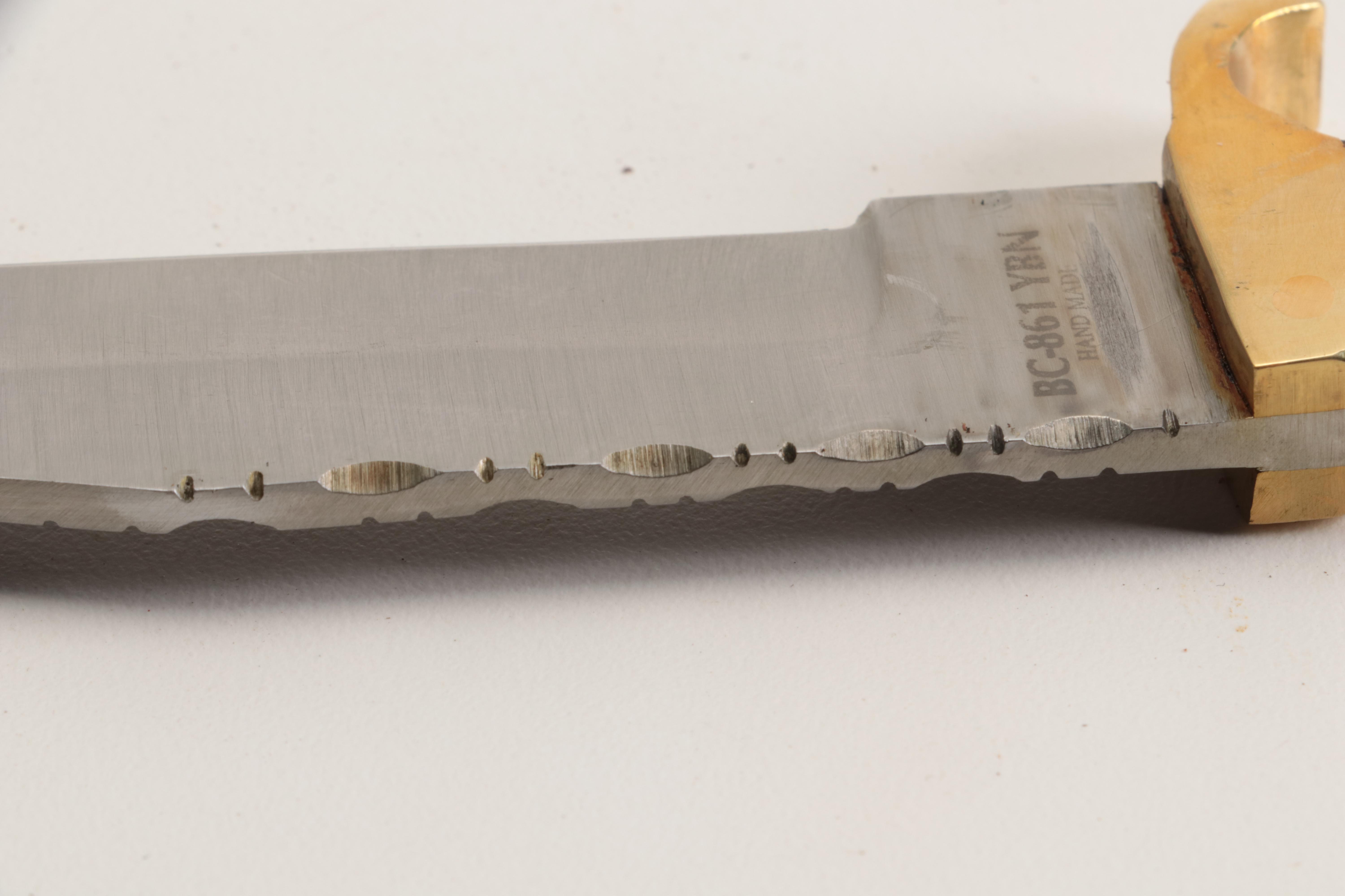 "Bone Collector" BC-861 YBN Knife with Scabbard