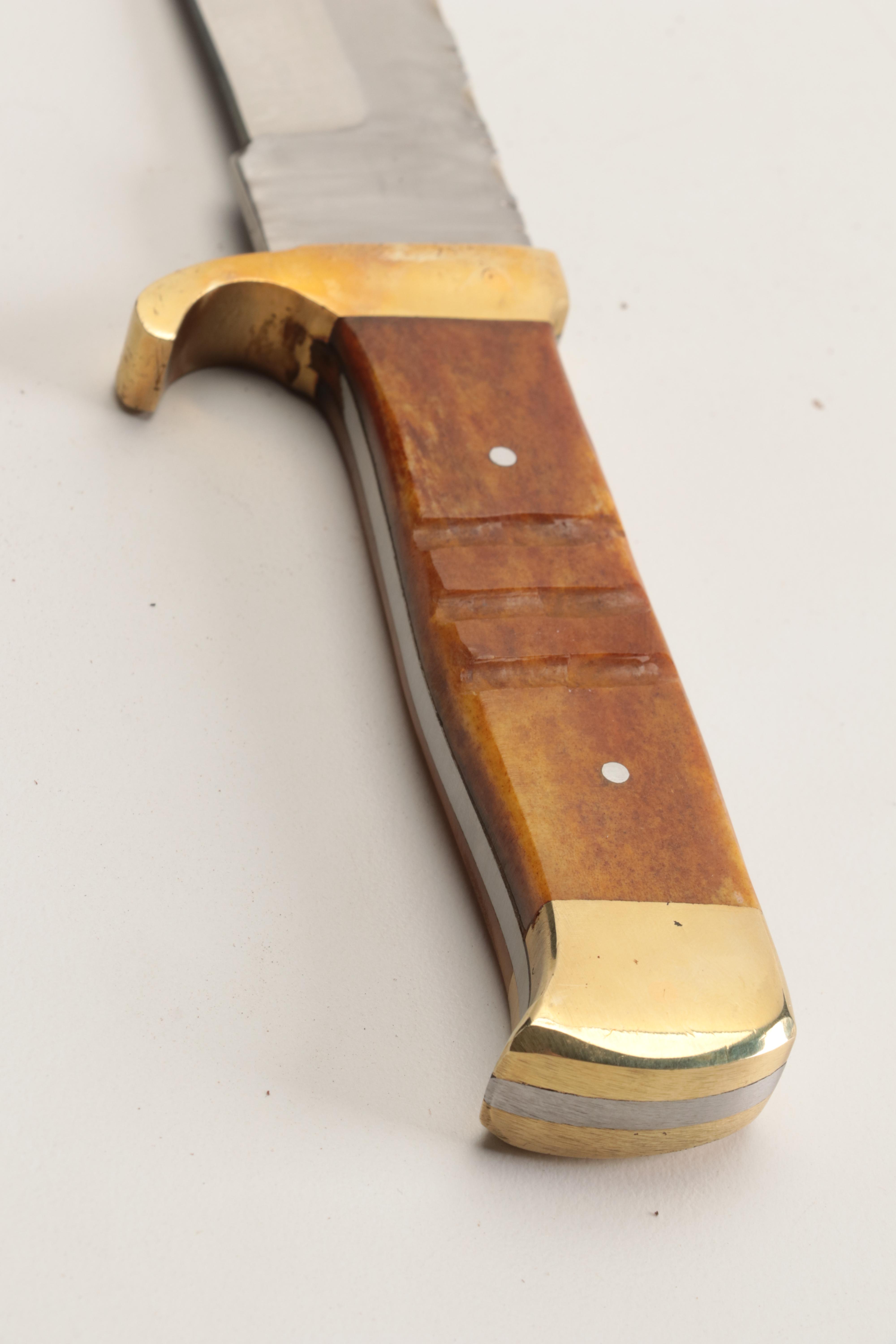 "Bone Collector" BC-861 YBN Knife with Scabbard