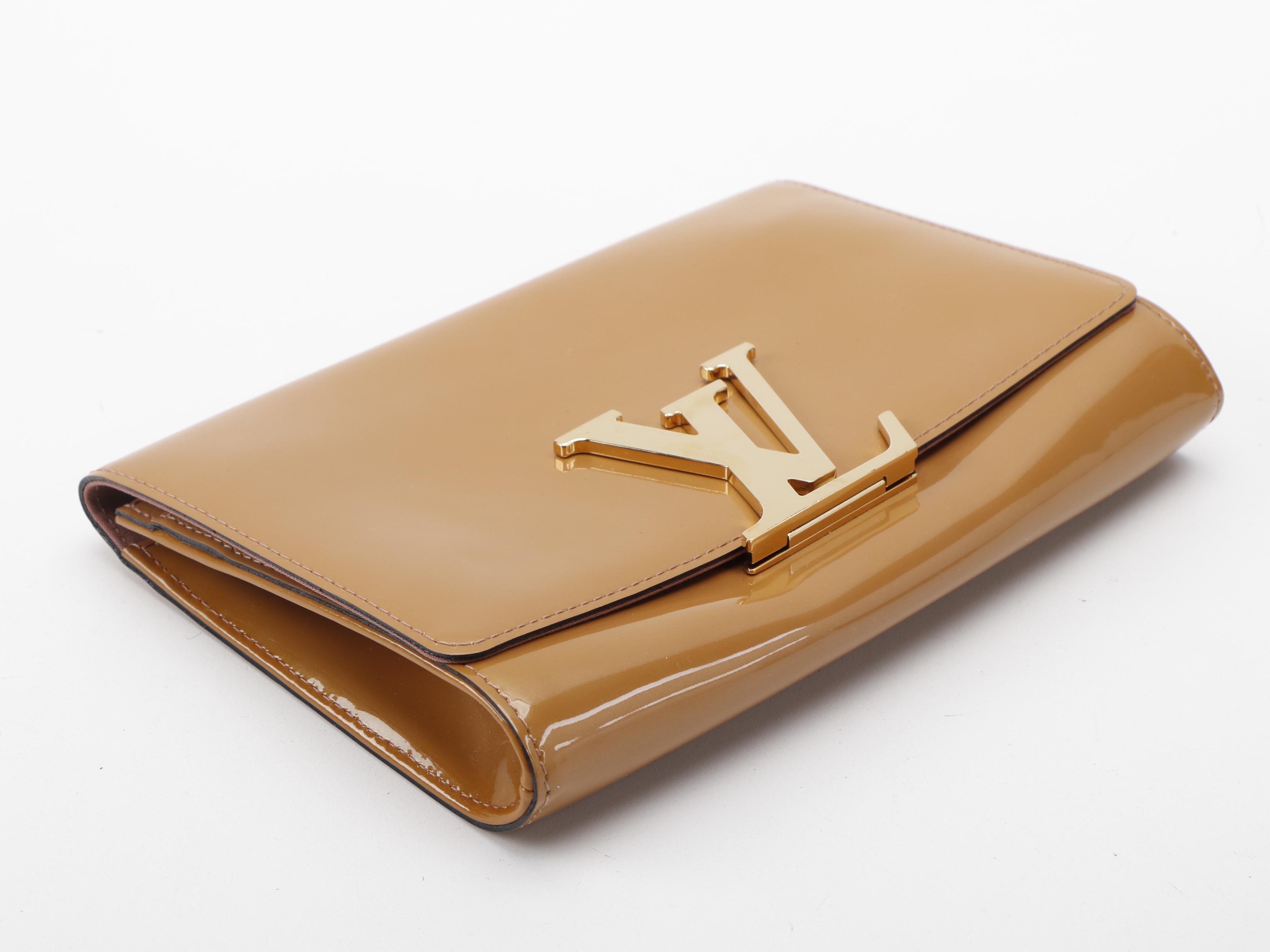 Louis Vuitton Louise MM Clutch in Patent Leather