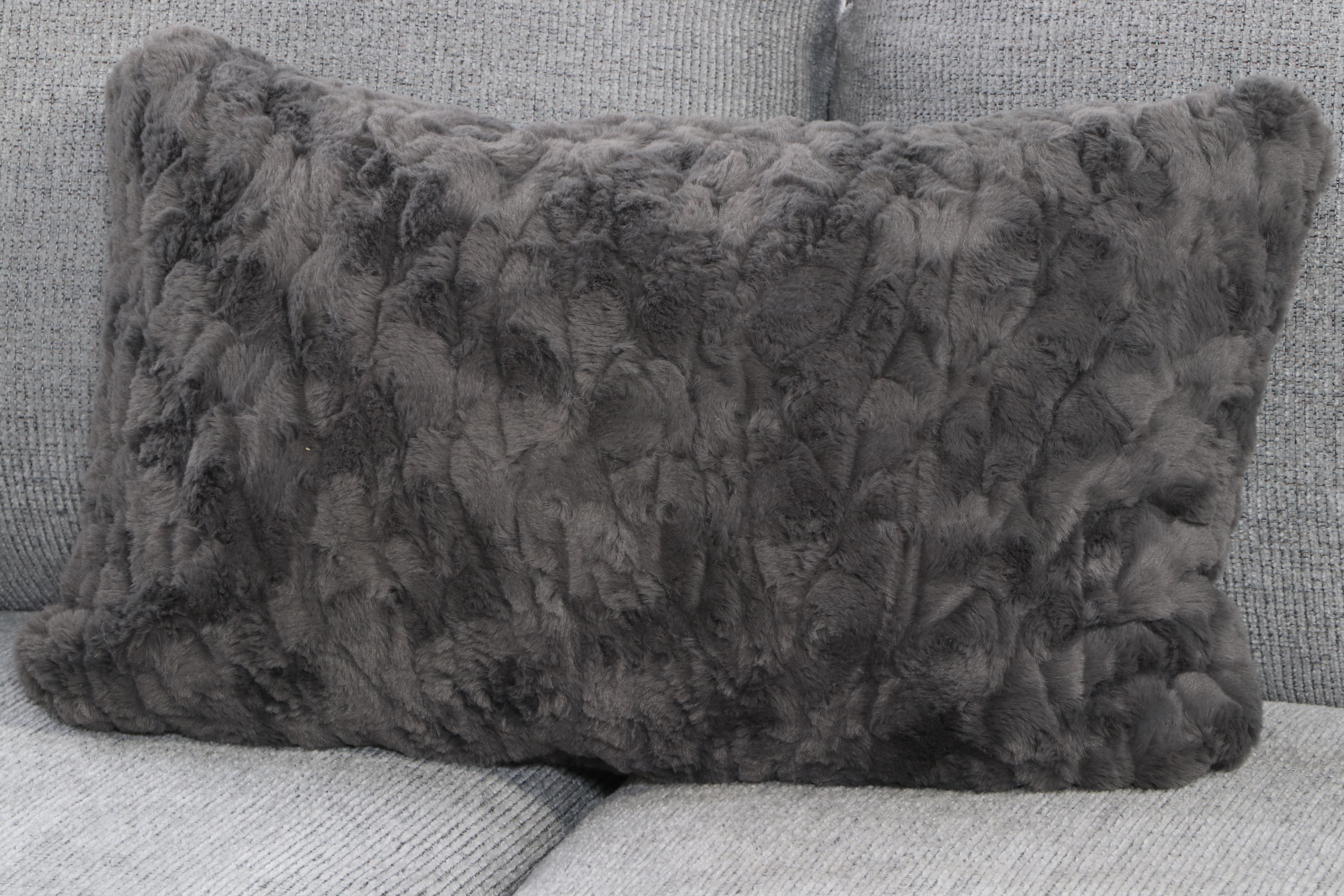 Broyhill Contemporary Upholstered Sectional Sofa with Ottoman