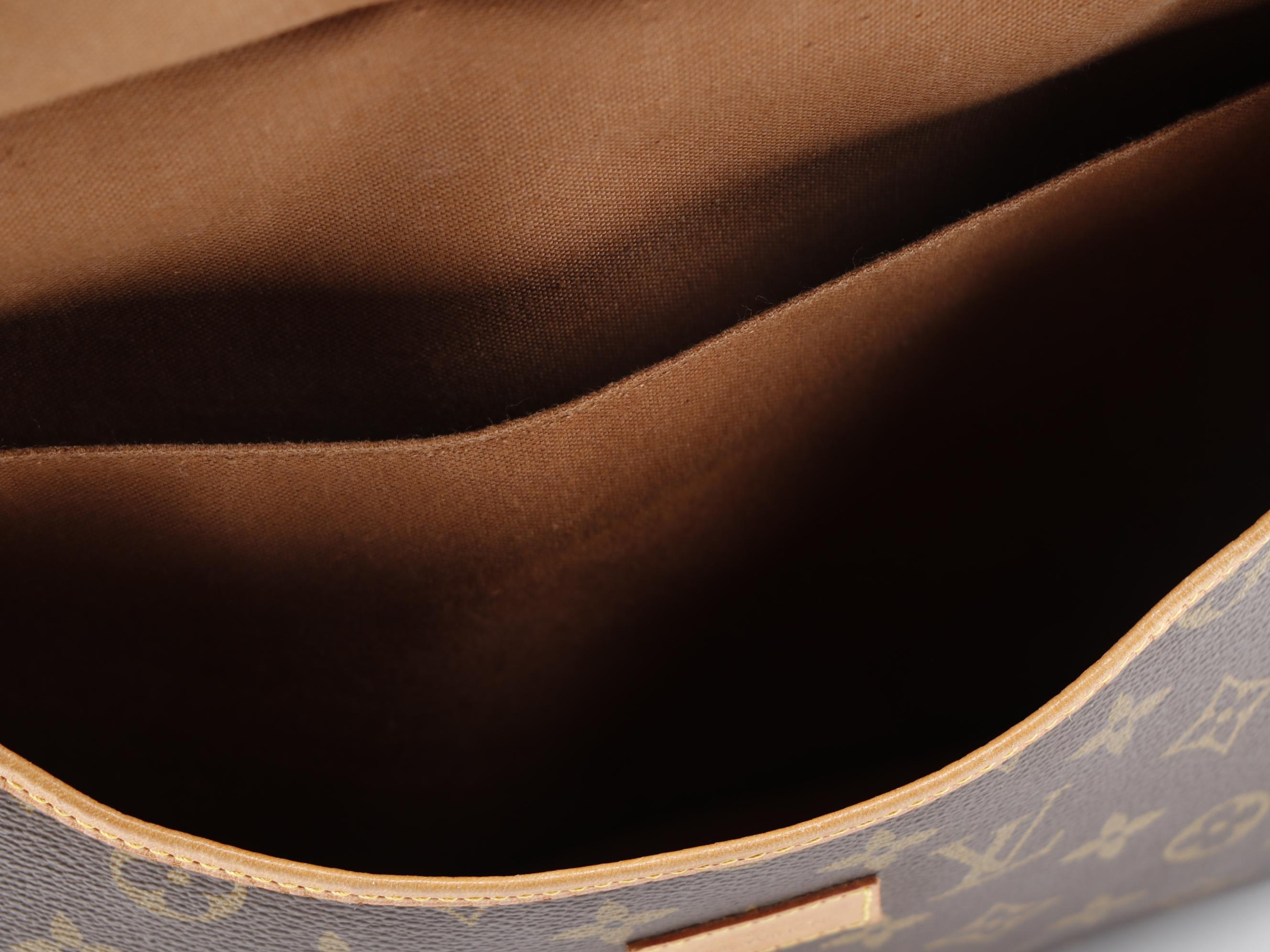 Louis Vuitton Saumur 35 Messenger Bag in Monogram Canvas and Vachetta Leather